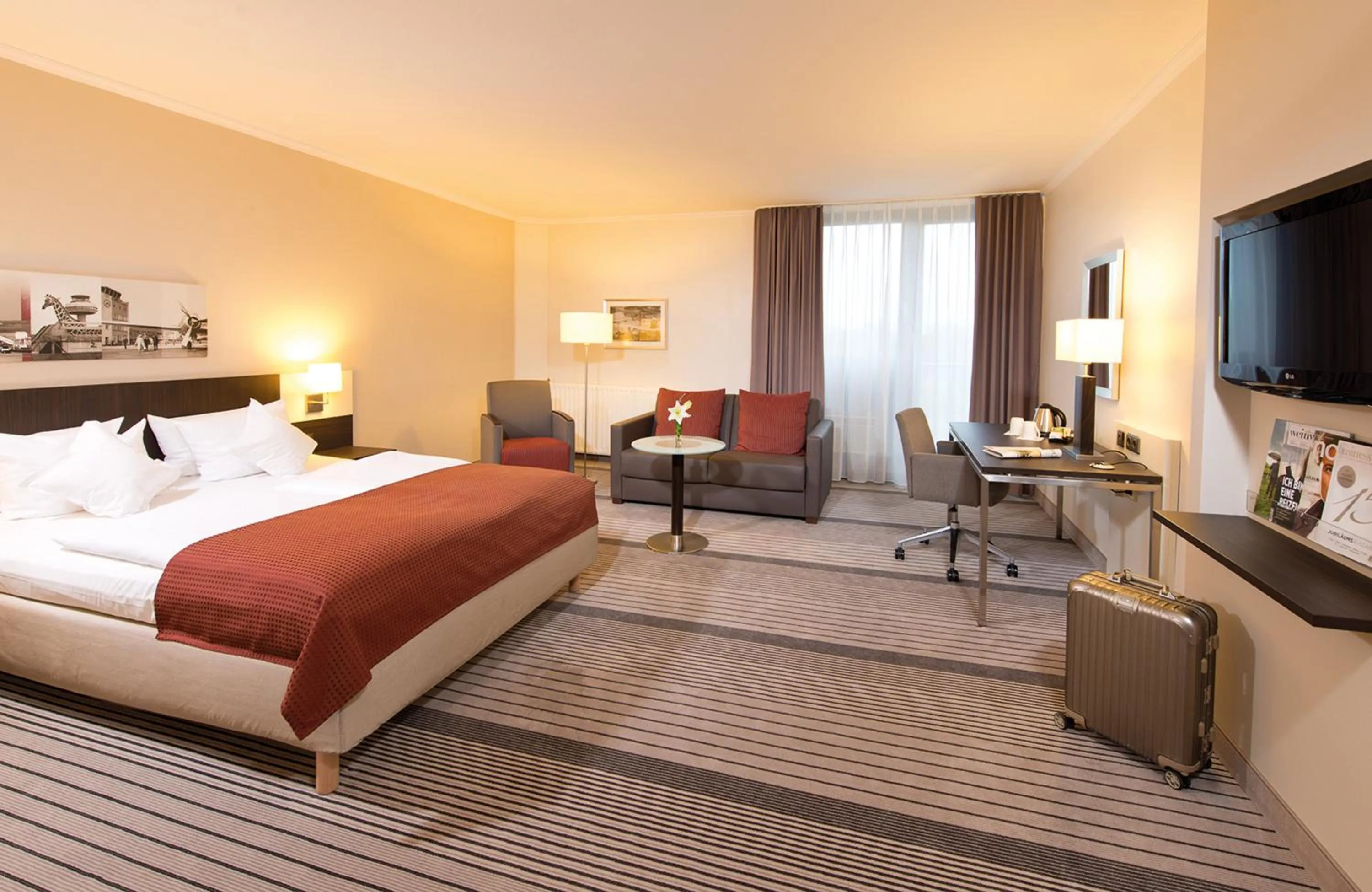 Bedroom, Bed in Leonardo Hotel Hannover Airport