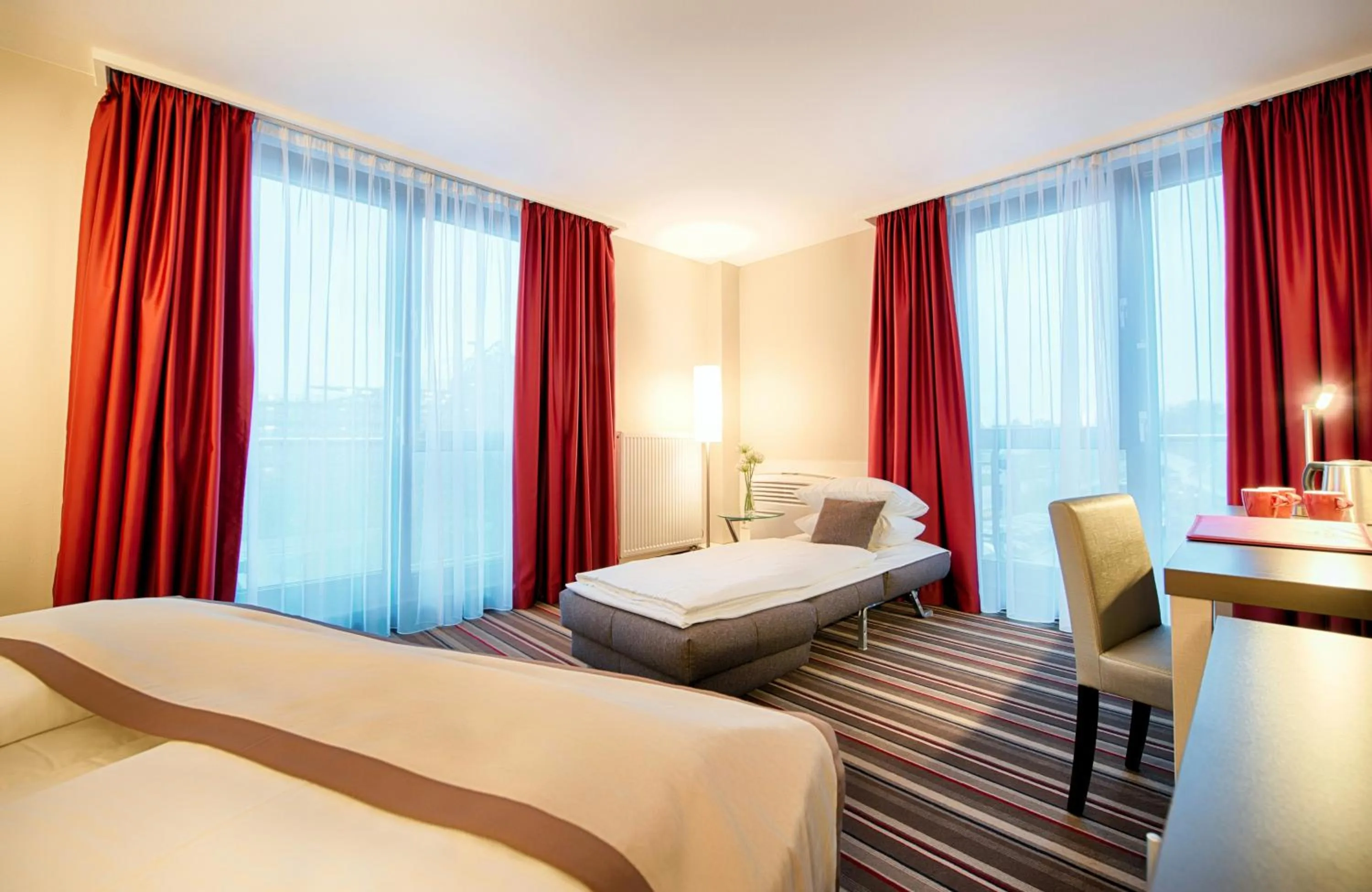 Photo of the whole room, Bed in Leonardo Hotel Hannover Airport
