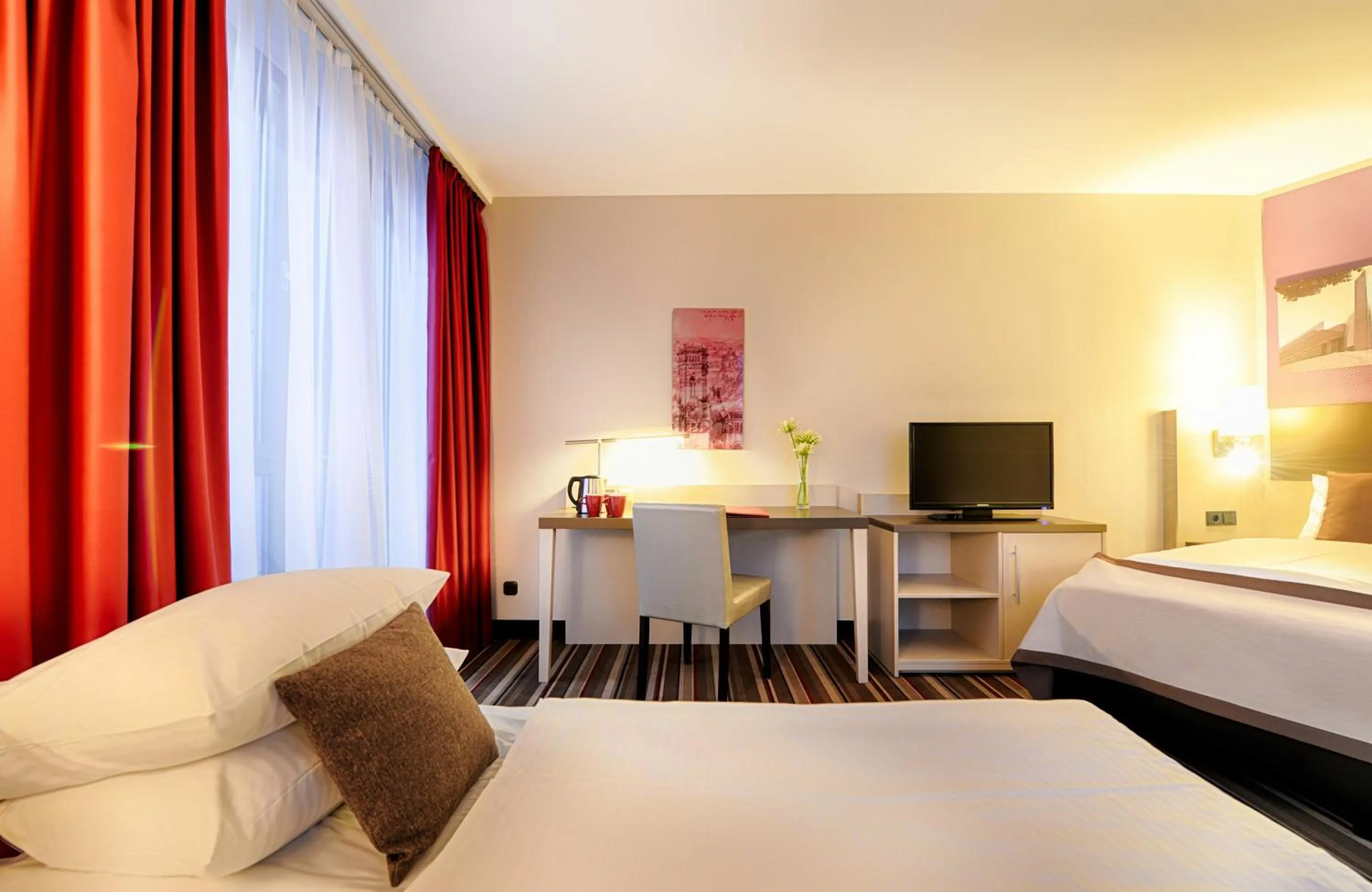 Photo of the whole room, Bed in Leonardo Hotel Hannover Airport