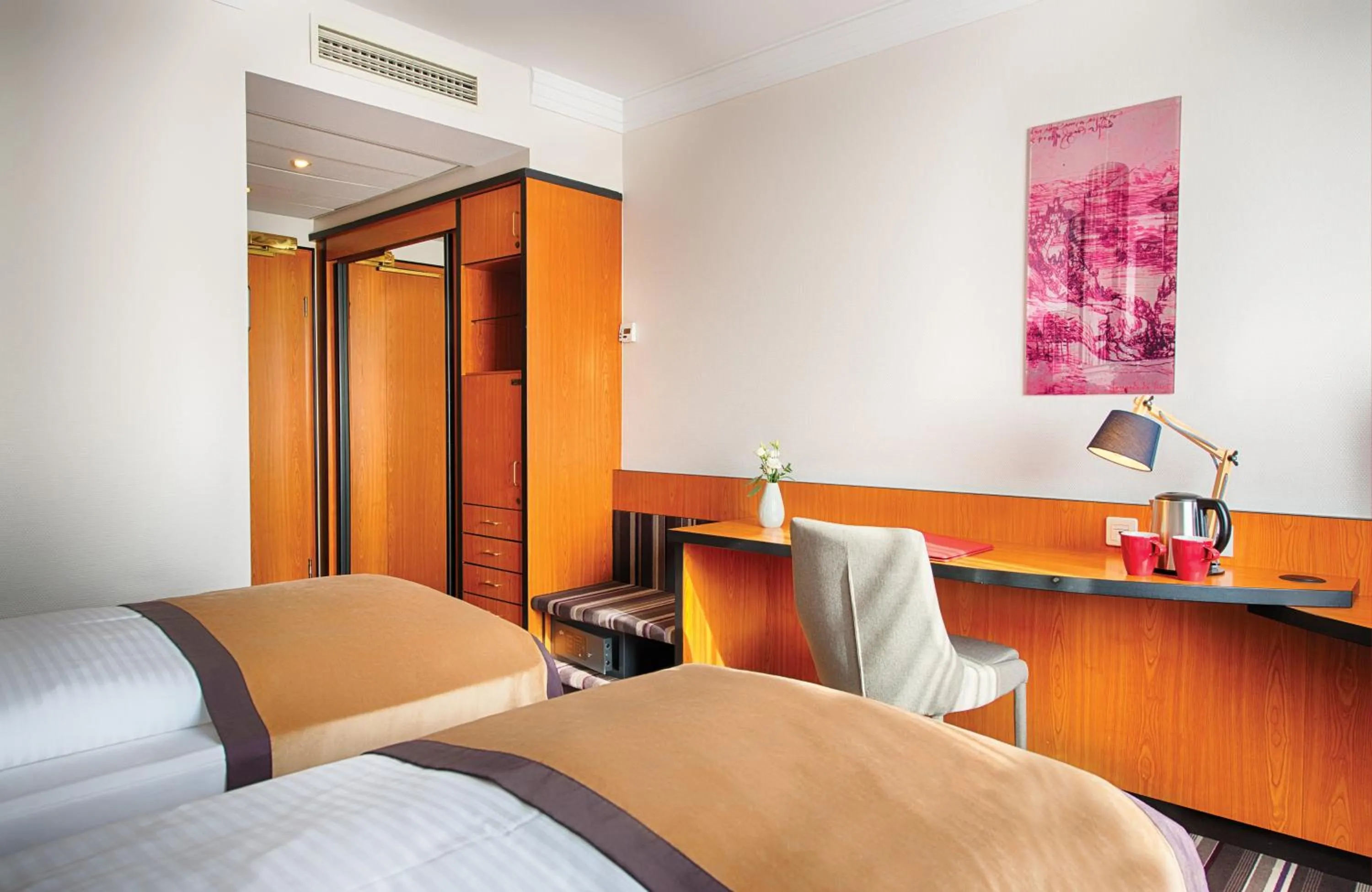 Bedroom, Bed in Leonardo Hotel Heidelberg