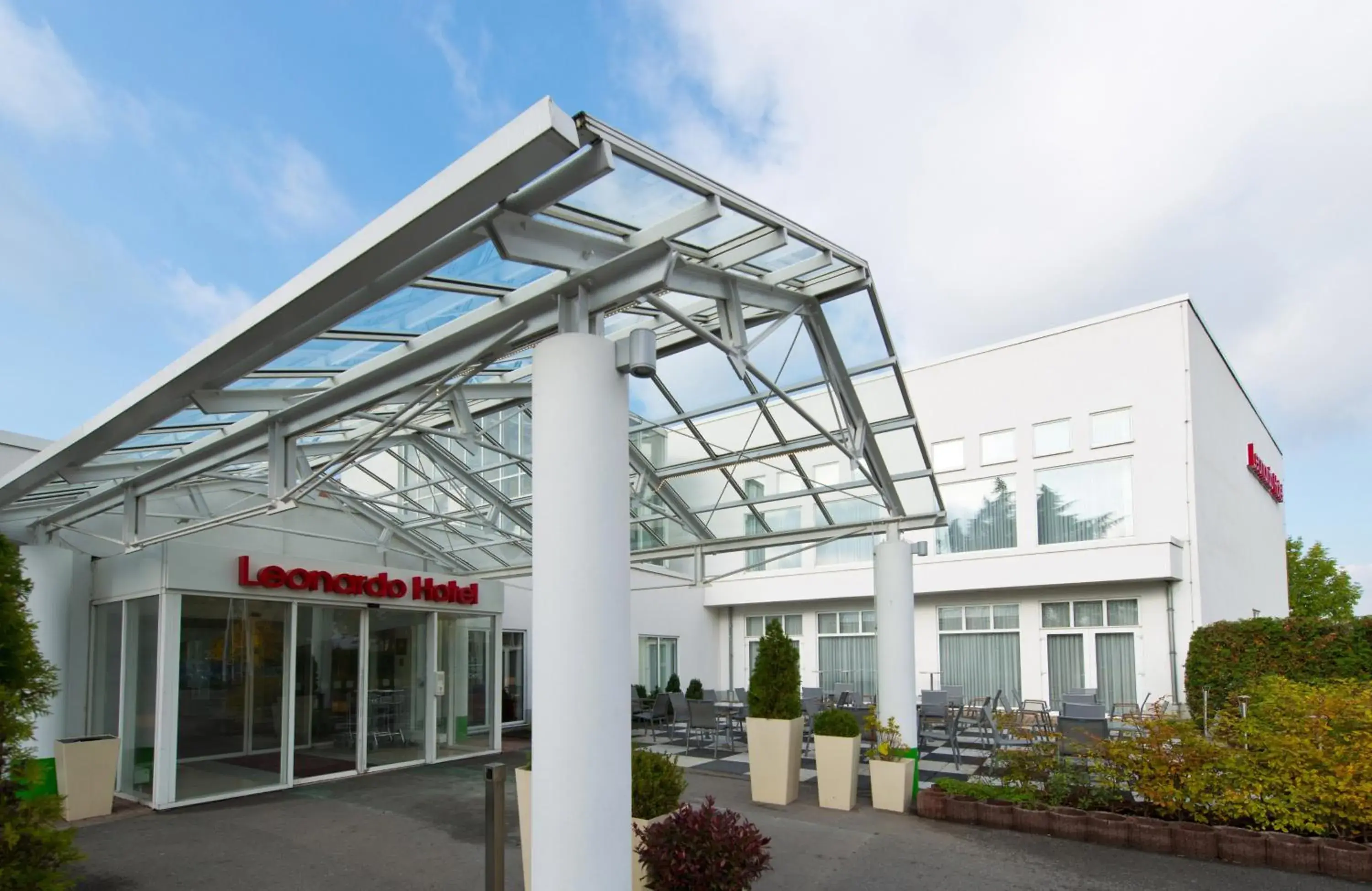 Facade/entrance in Leonardo Hotel Heidelberg Facade/entrance in Leonardo Hotel Heidelberg