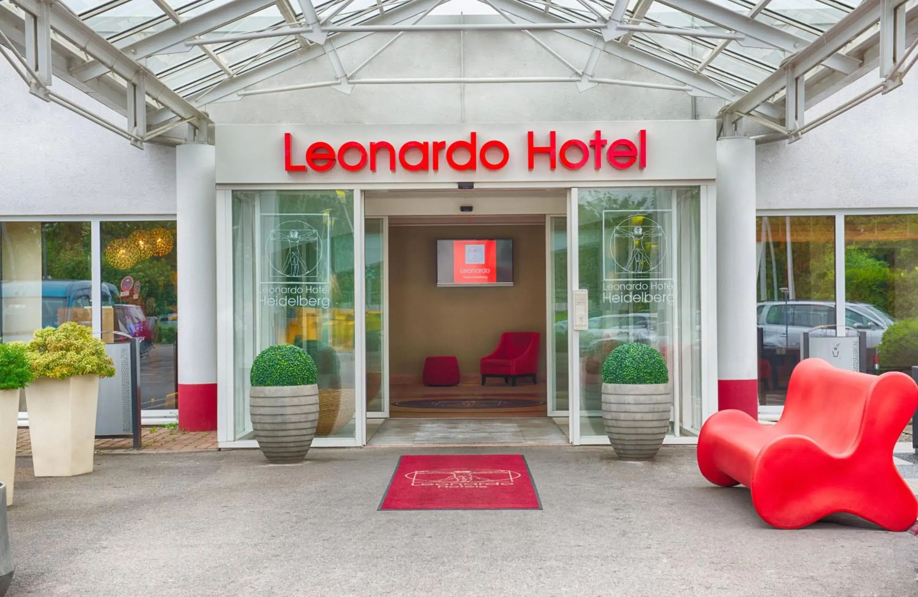 Facade/entrance in Leonardo Hotel Heidelberg Facade/entrance in Leonardo Hotel Heidelberg