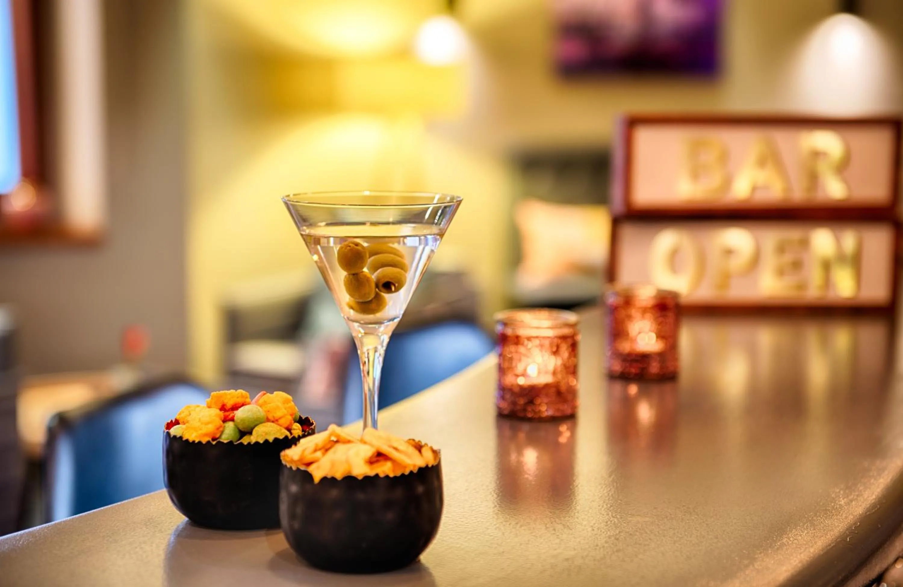 Lounge or bar in Leonardo Hotel Heidelberg