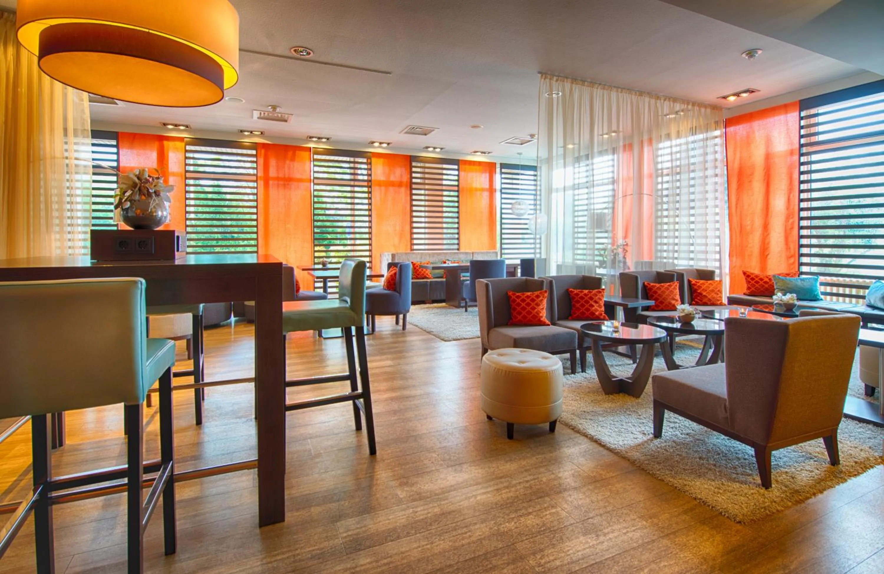 Lounge or bar in Leonardo Hotel Heidelberg Walldorf