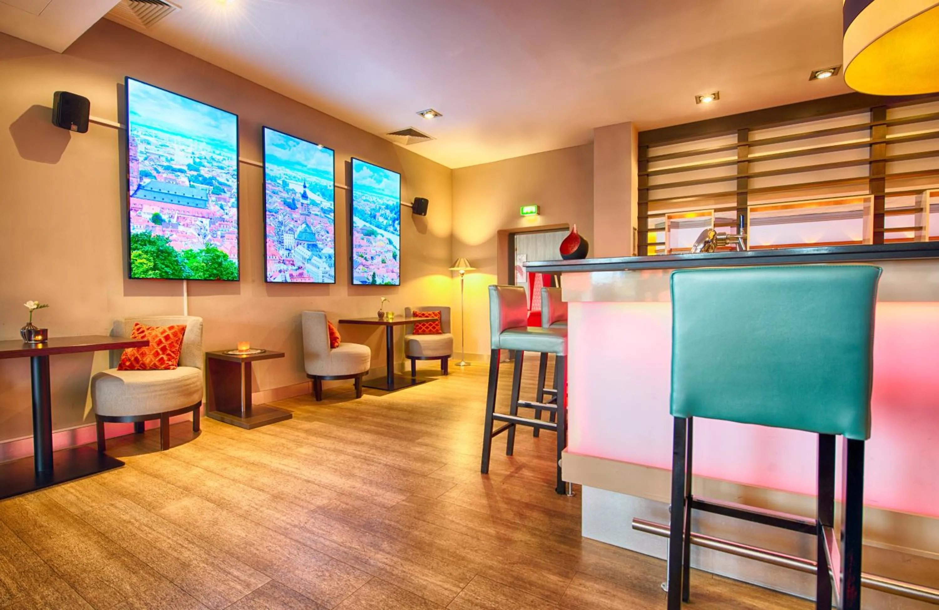Lounge or bar in Leonardo Hotel Heidelberg Walldorf