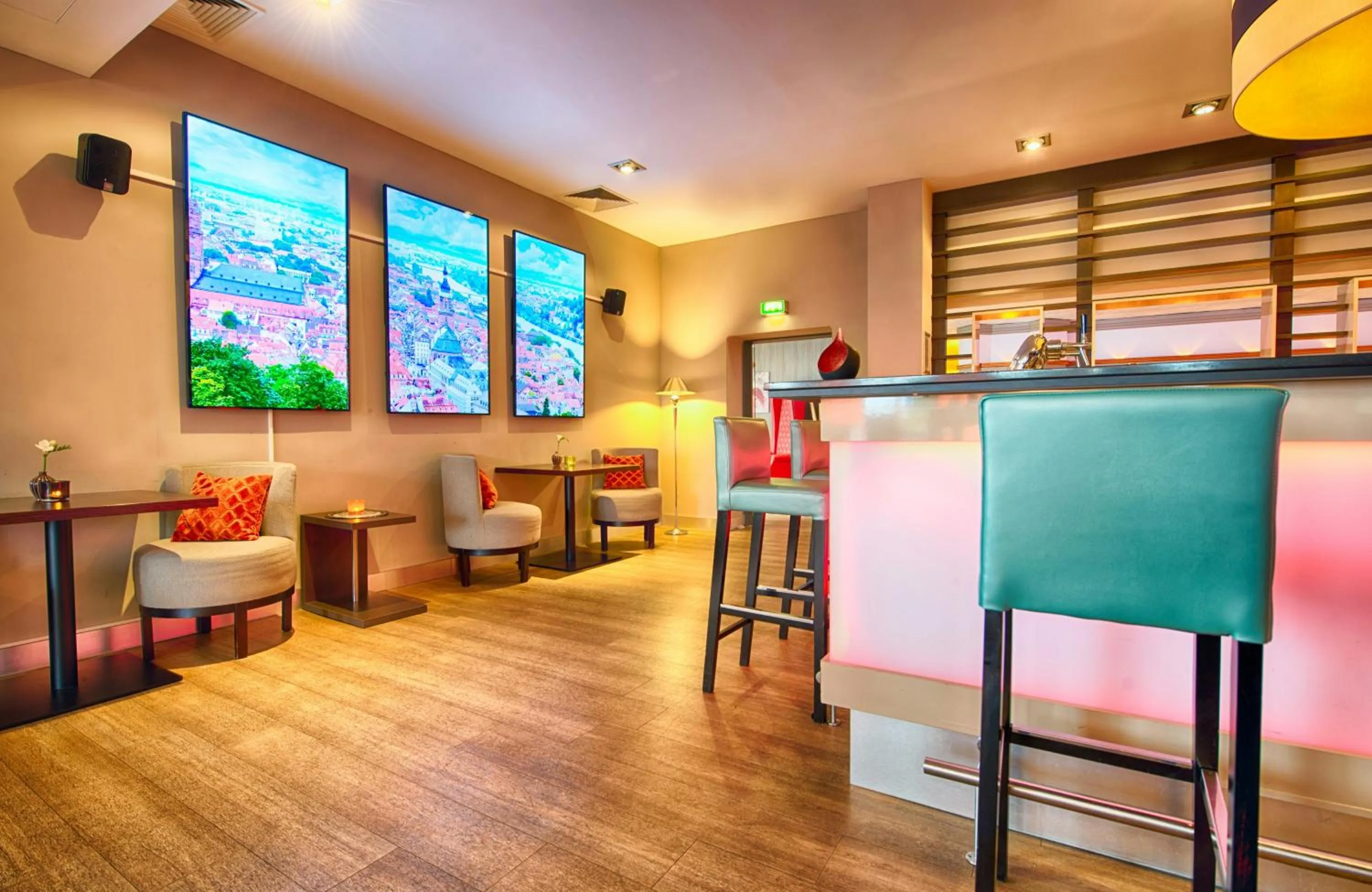 Lounge or bar in Leonardo Hotel Heidelberg Walldorf