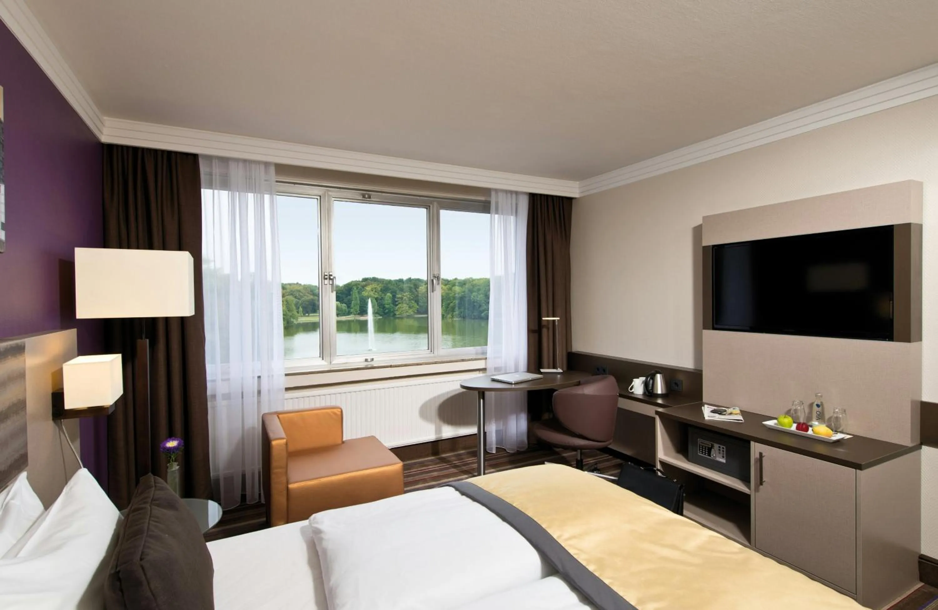 Photo of the whole room, Bed in Leonardo Royal Hotel Köln - Am Stadtwald