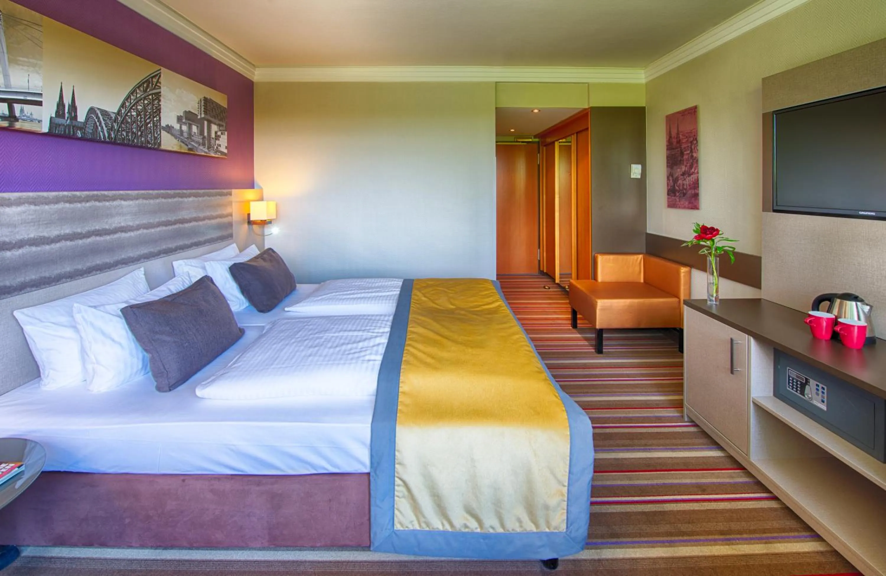 Photo of the whole room, Bed in Leonardo Royal Hotel Köln - Am Stadtwald