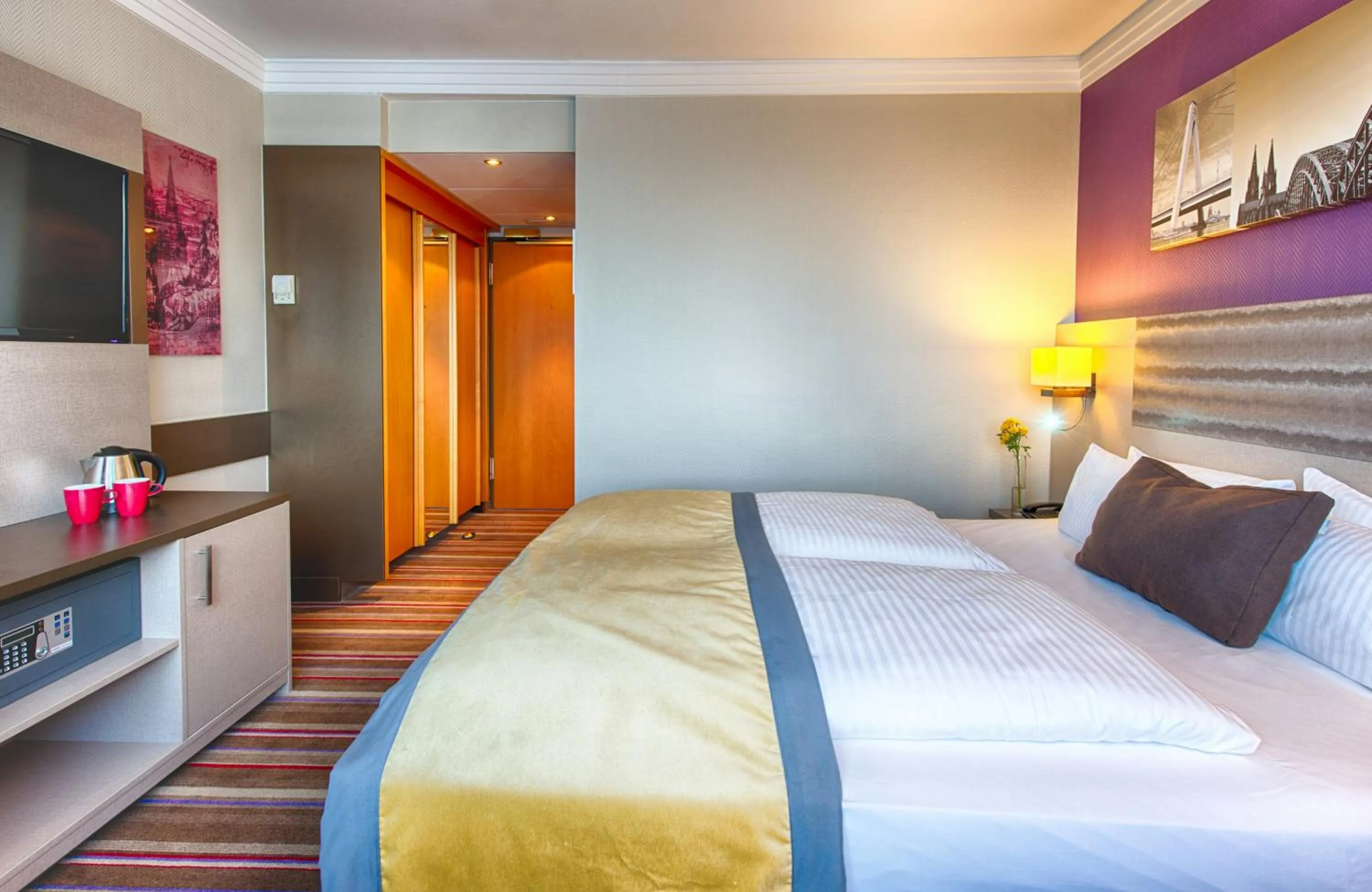 Photo of the whole room, Bed in Leonardo Royal Hotel Köln - Am Stadtwald