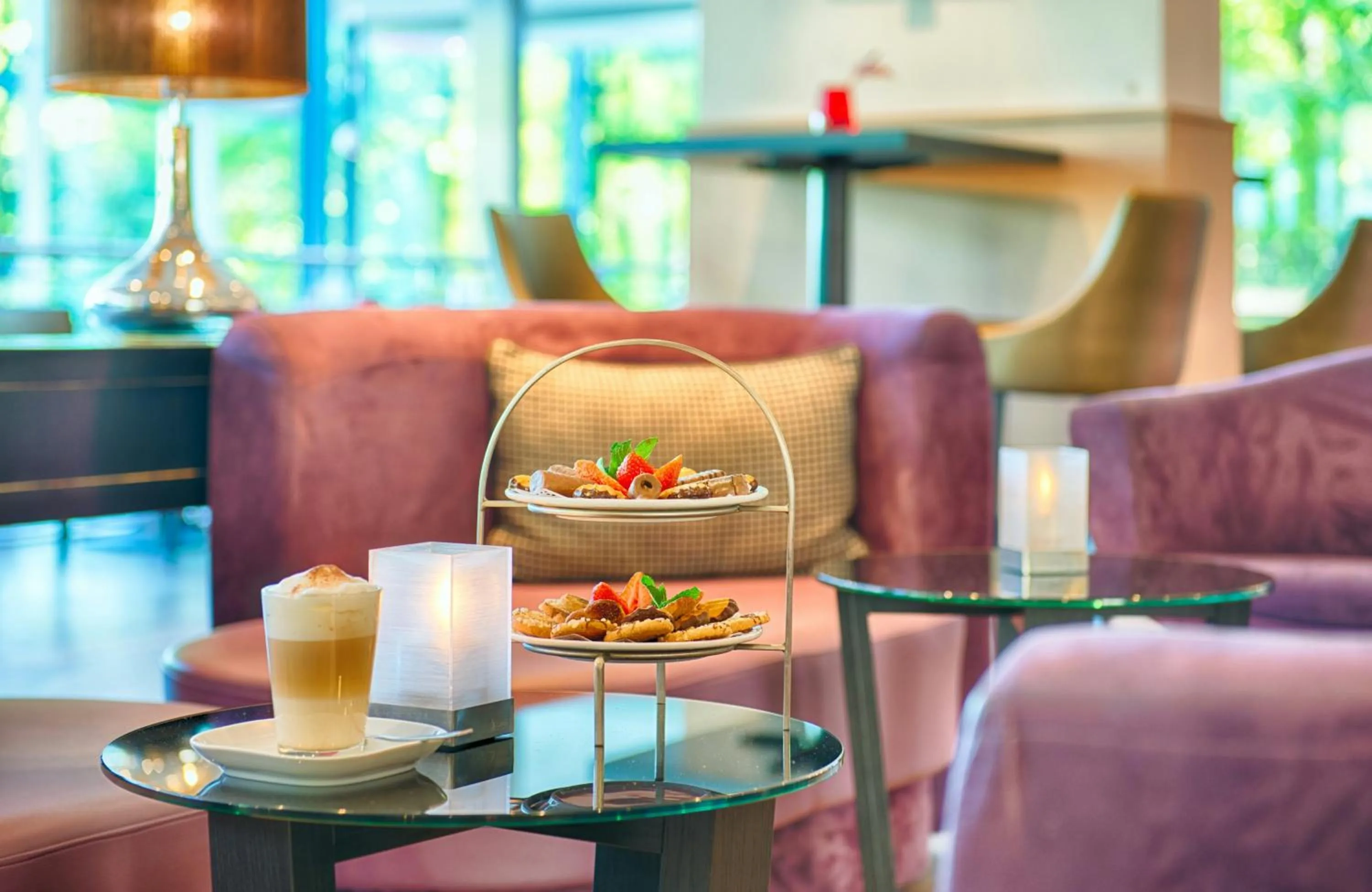 Lobby or reception in Leonardo Royal Hotel Köln - Am Stadtwald