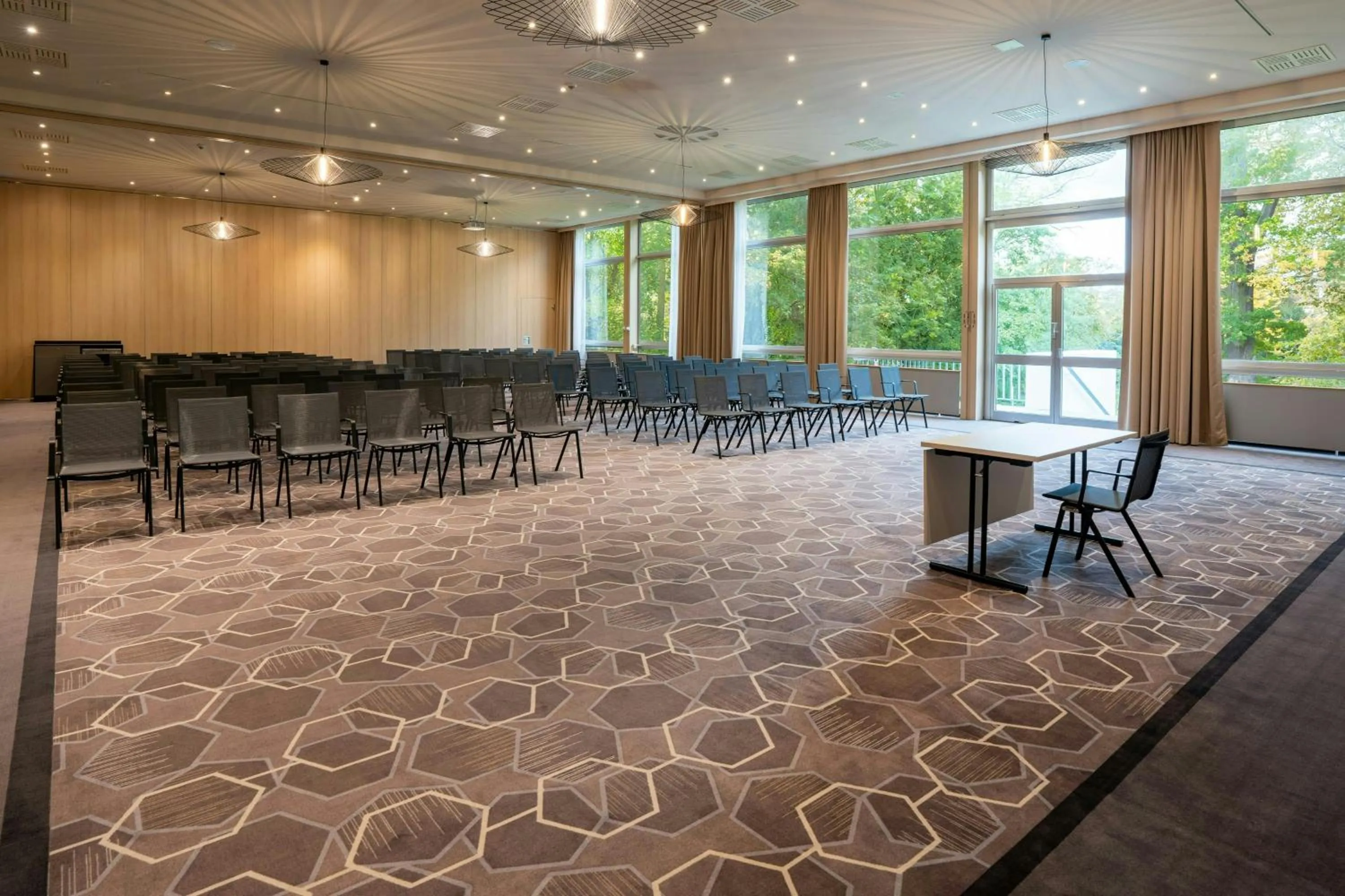 Meeting/conference room in Leonardo Royal Hotel Köln - Am Stadtwald