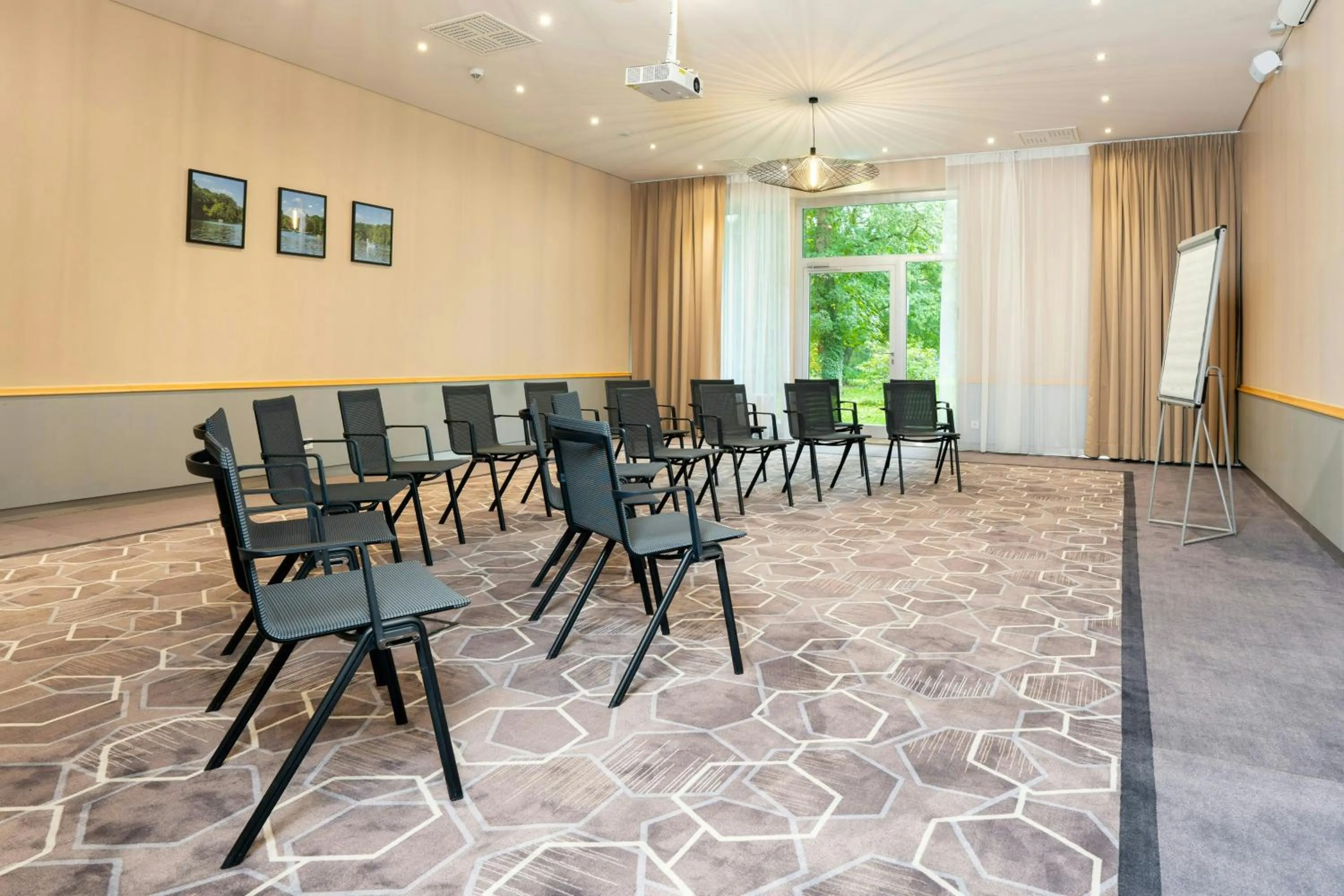 Meeting/conference room in Leonardo Royal Hotel Köln - Am Stadtwald