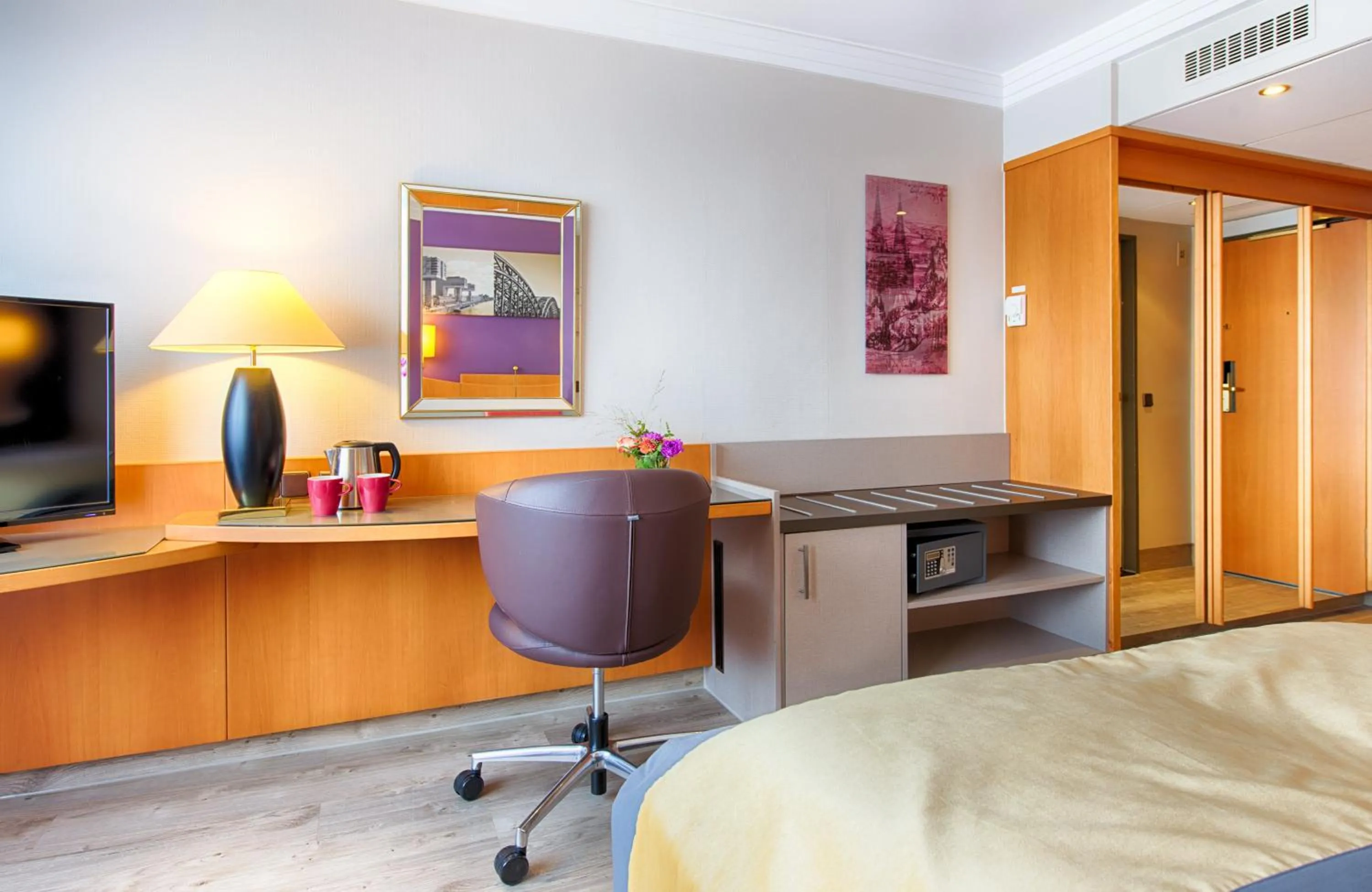 Photo of the whole room, Bed in Leonardo Royal Hotel Köln - Am Stadtwald