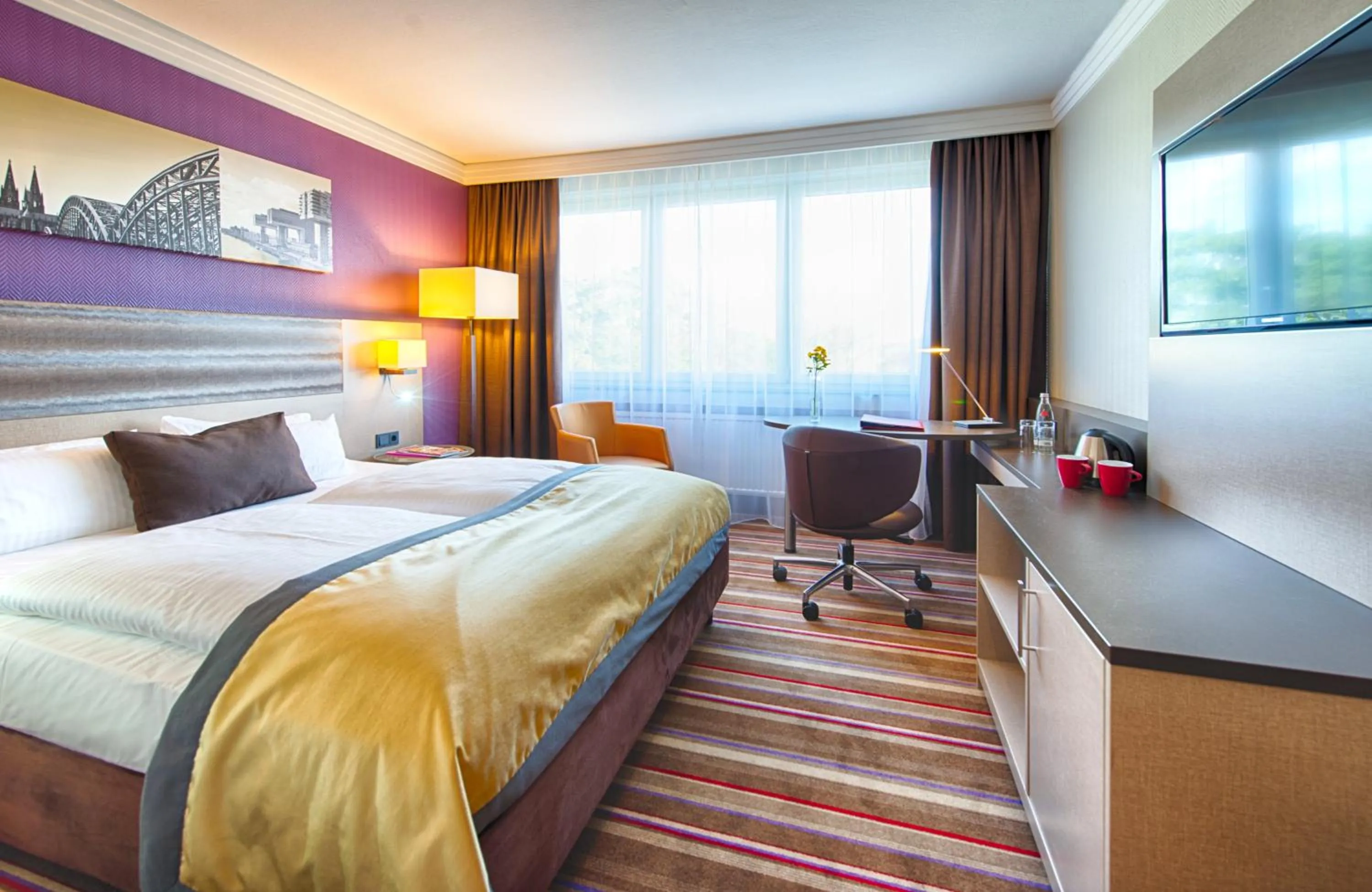 Bedroom, Bed in Leonardo Royal Hotel Köln - Am Stadtwald