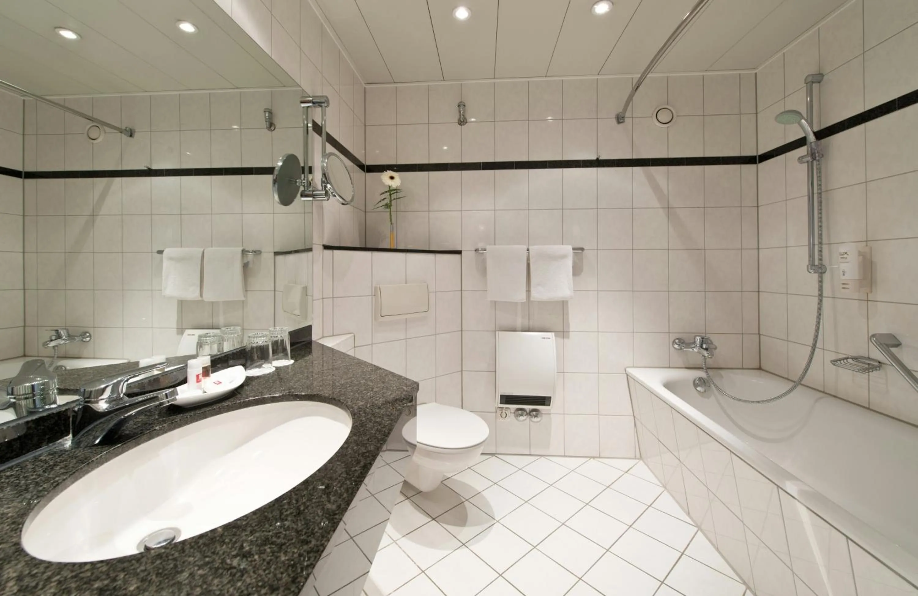 Bathroom in Leonardo Hotel Köln Bonn Airport