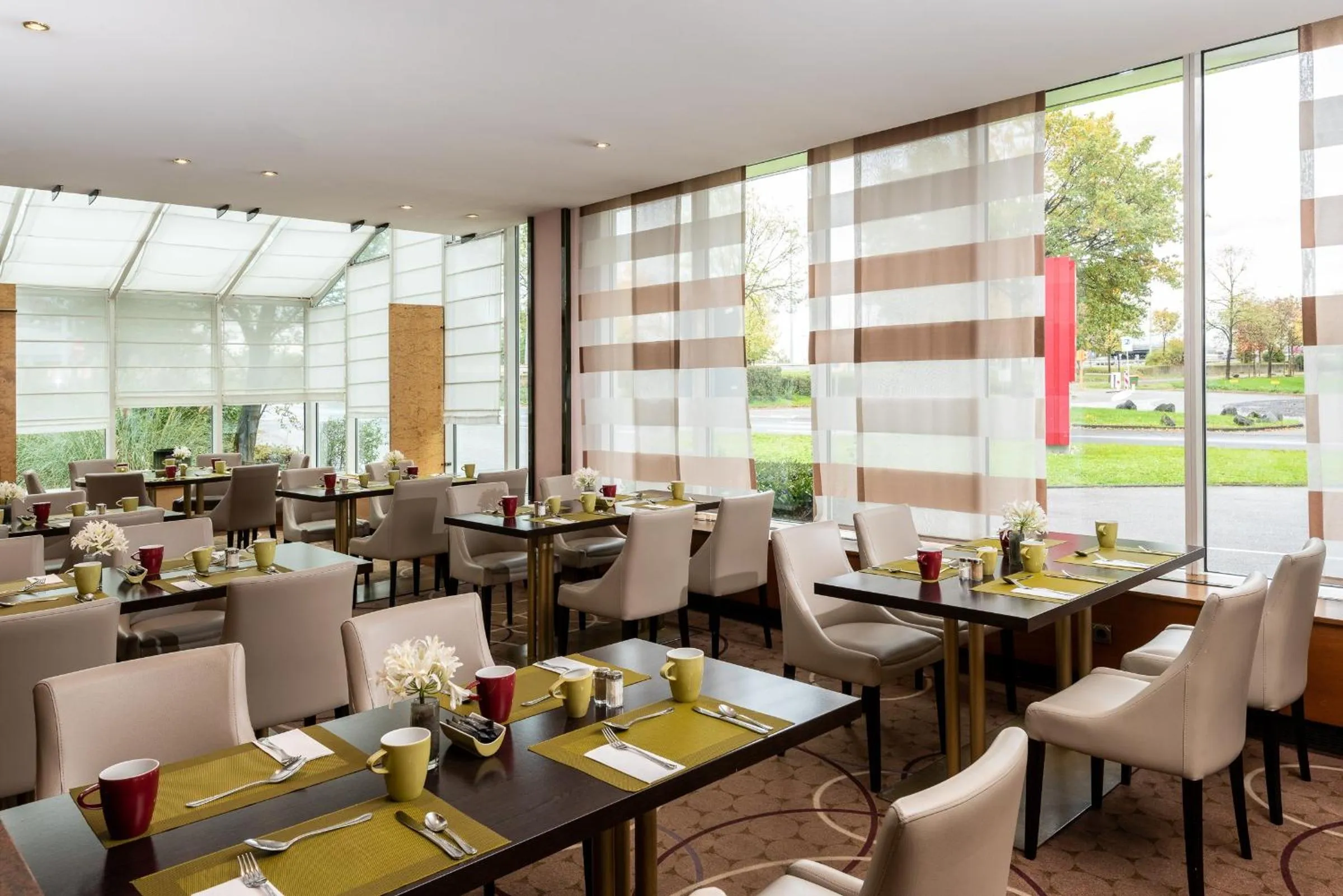 Buffet breakfast in Leonardo Hotel Köln Bonn Airport