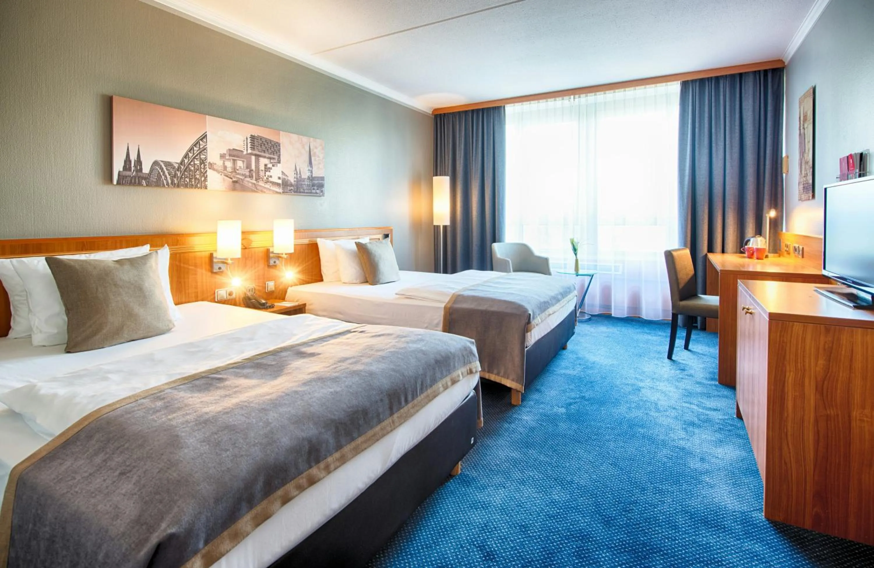 Bedroom, Bed in Leonardo Hotel Köln Bonn Airport