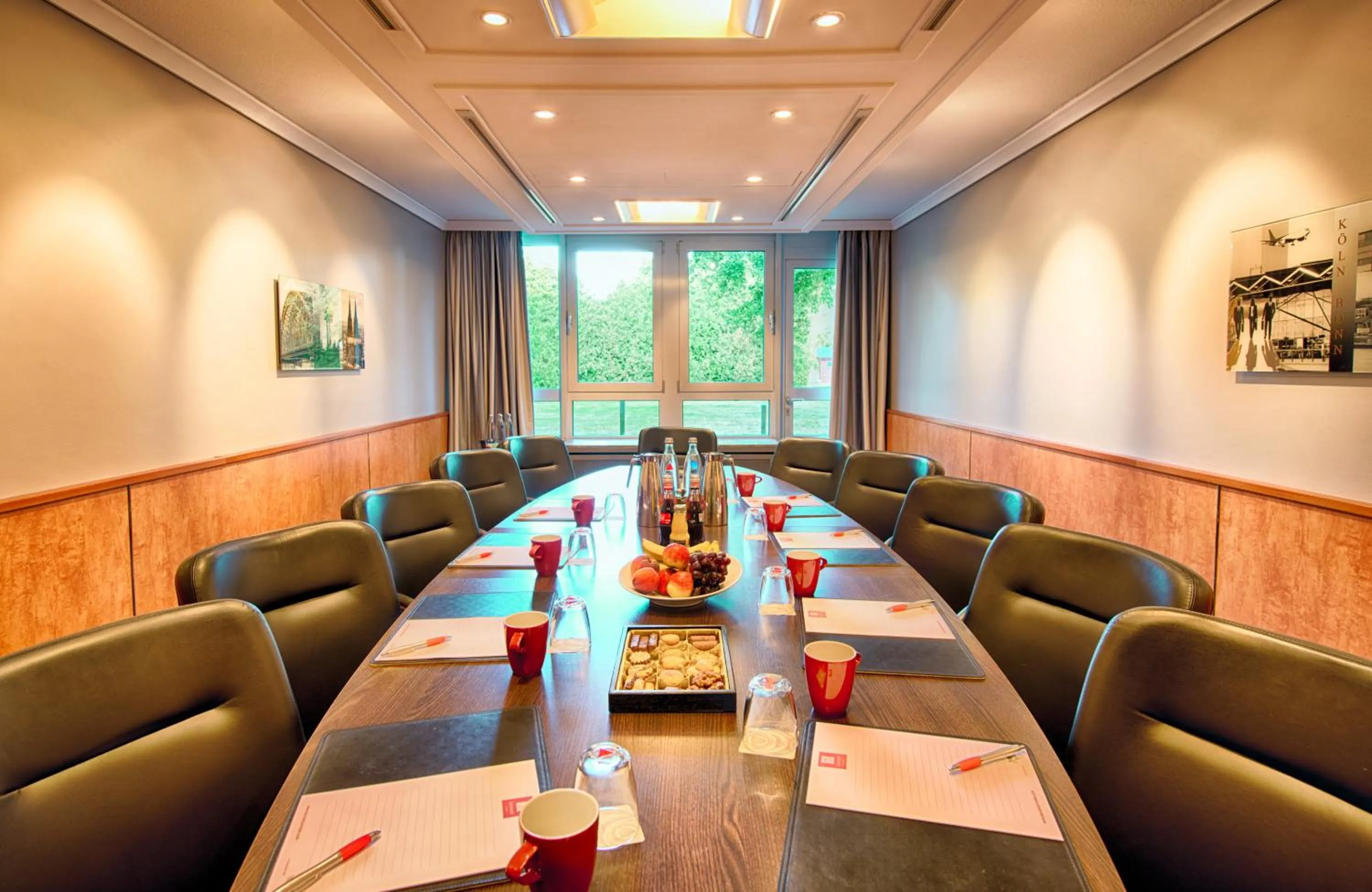 Meeting/conference room in Leonardo Hotel Köln Bonn Airport