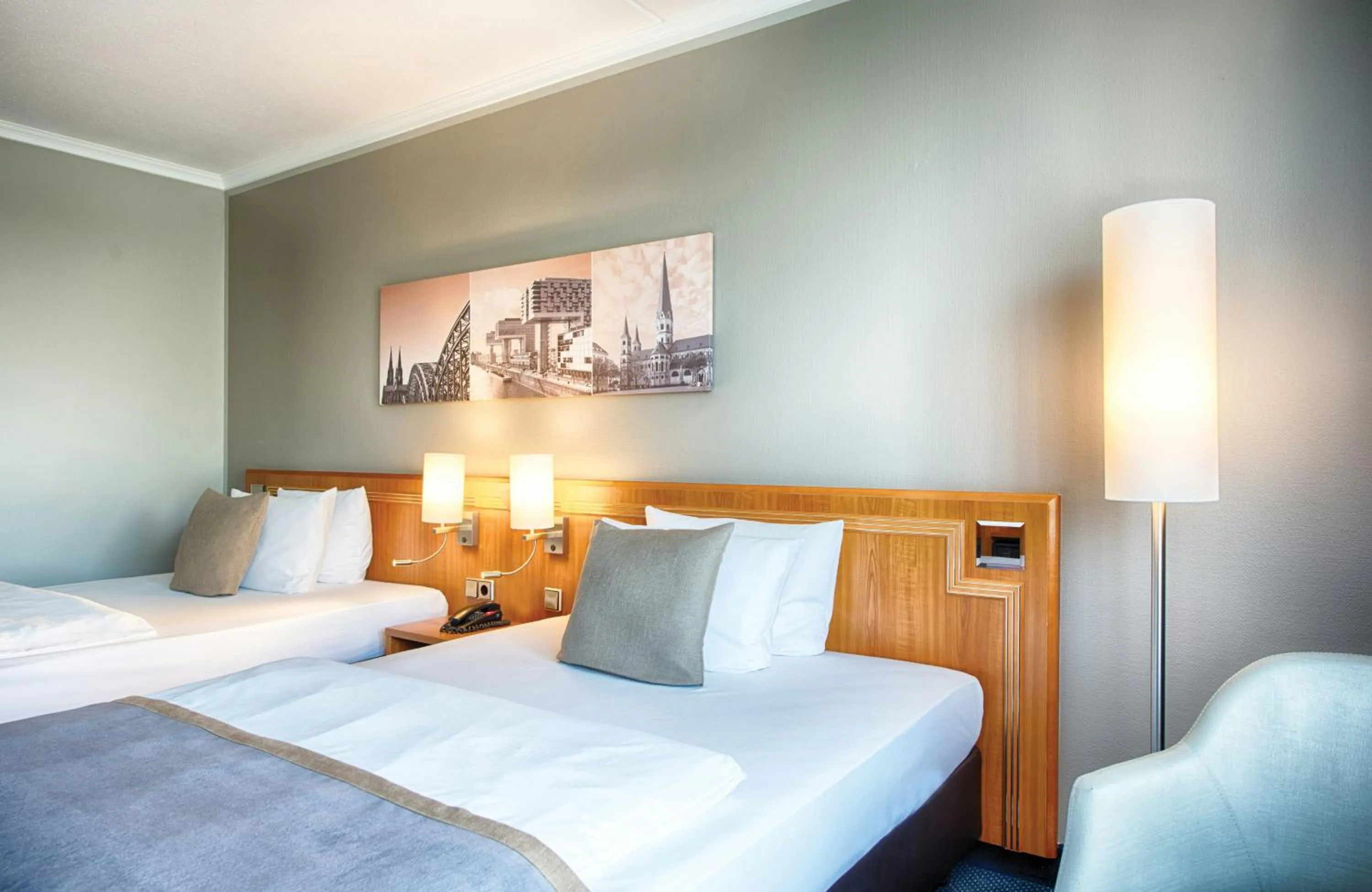 Bedroom, Bed in Leonardo Hotel Köln Bonn Airport