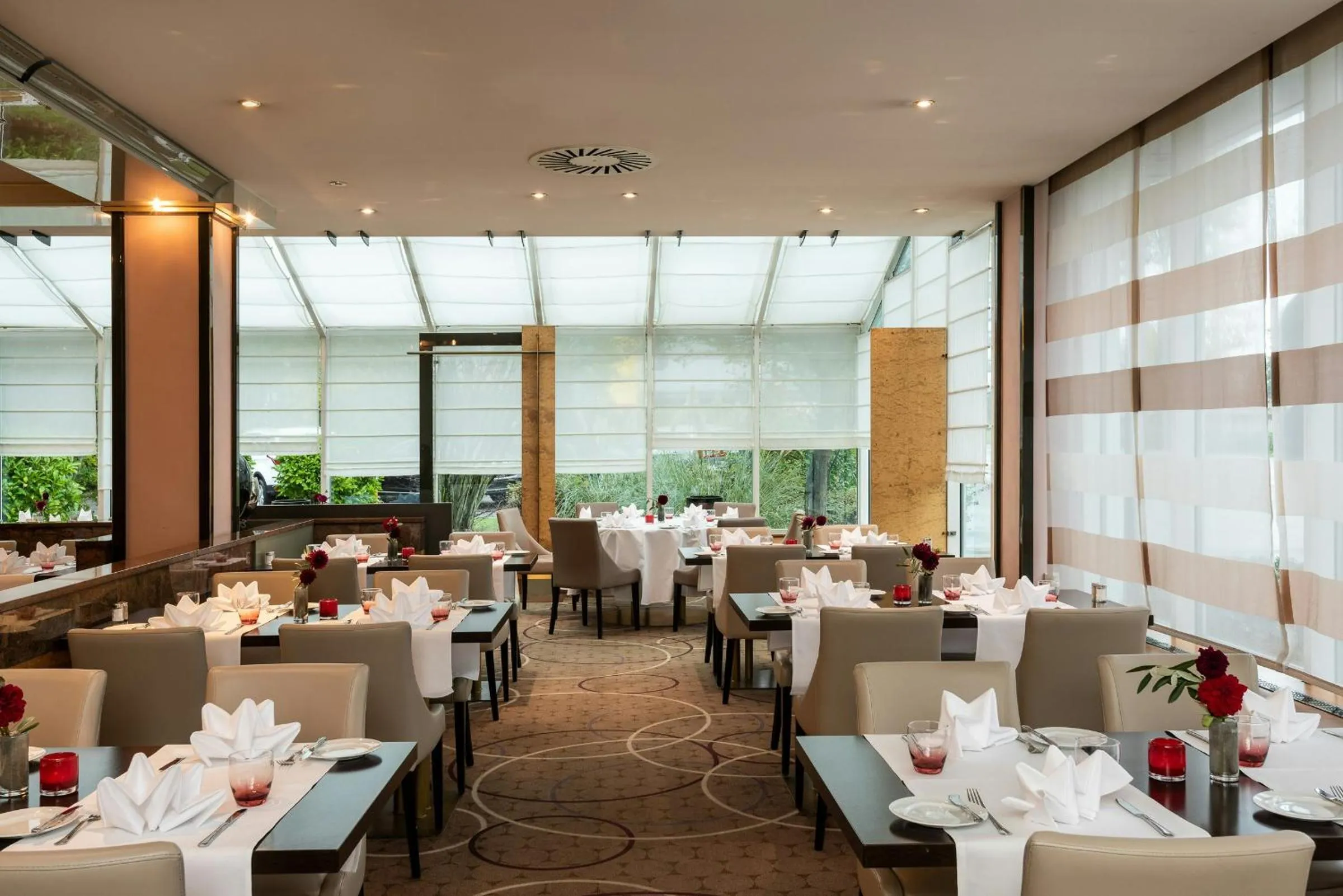 Restaurant/places to eat in Leonardo Hotel Köln Bonn Airport