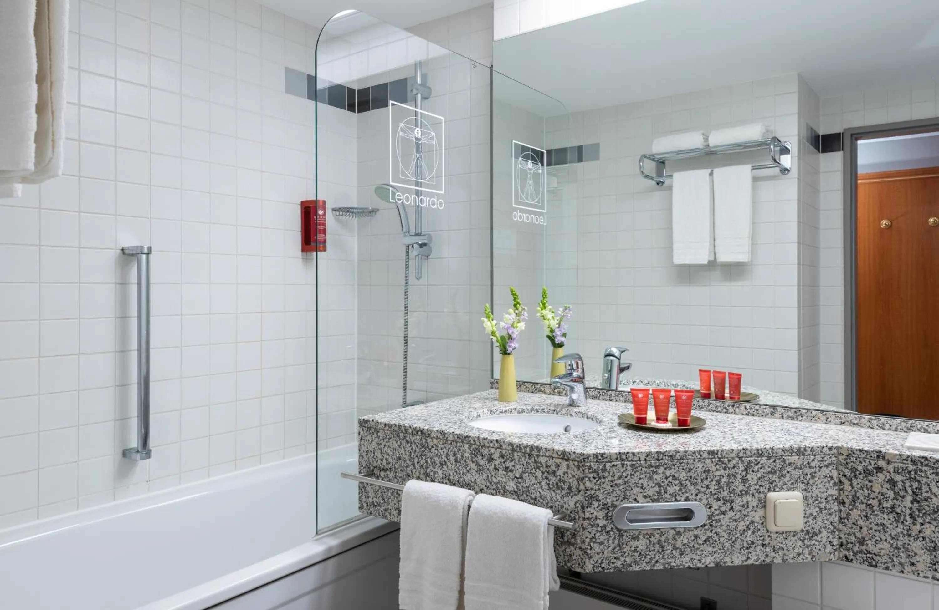 Bathroom in Leonardo Hotel Köln Bonn Airport