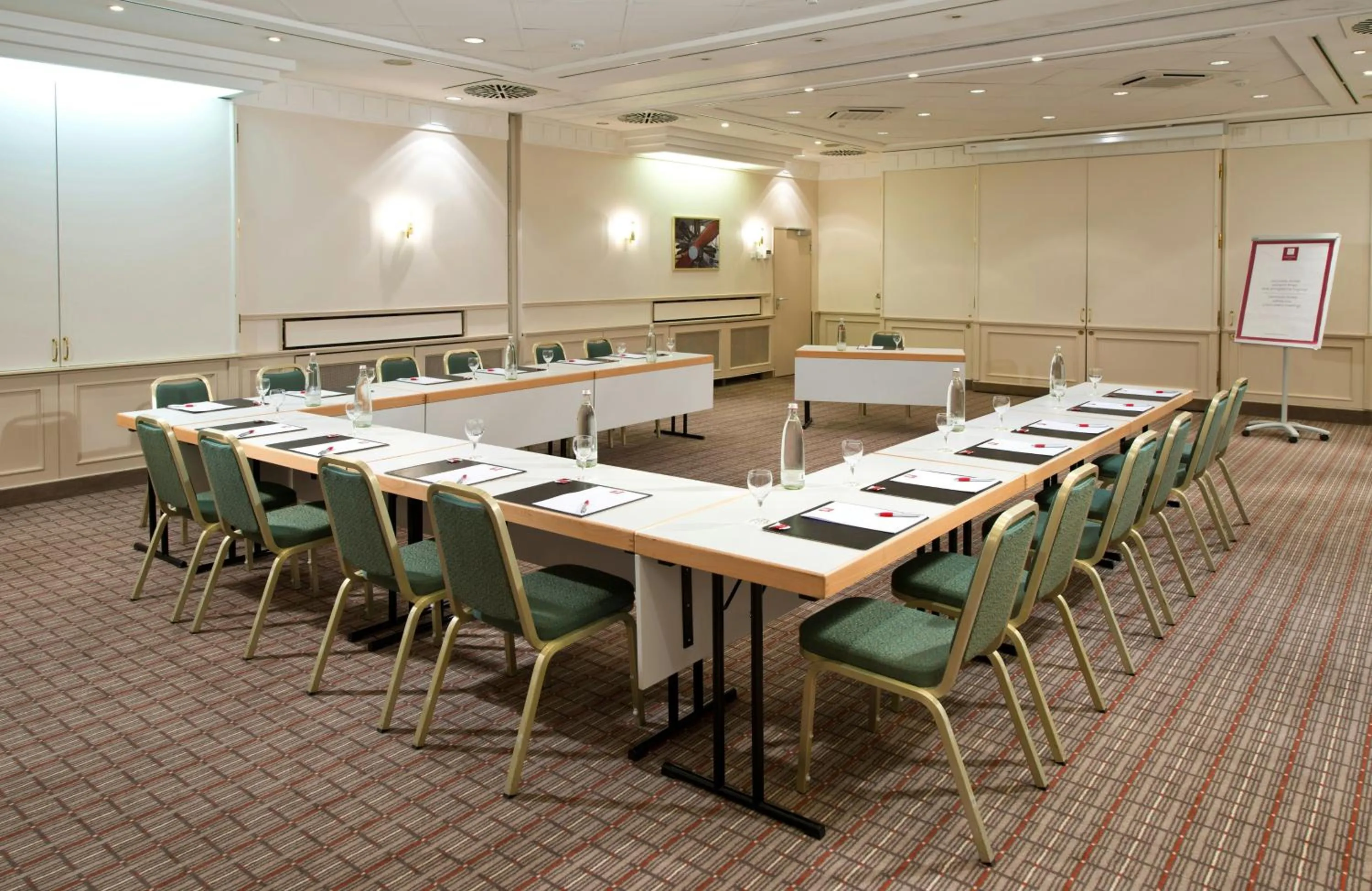 Meeting/conference room in Leonardo Hotel Köln Bonn Airport