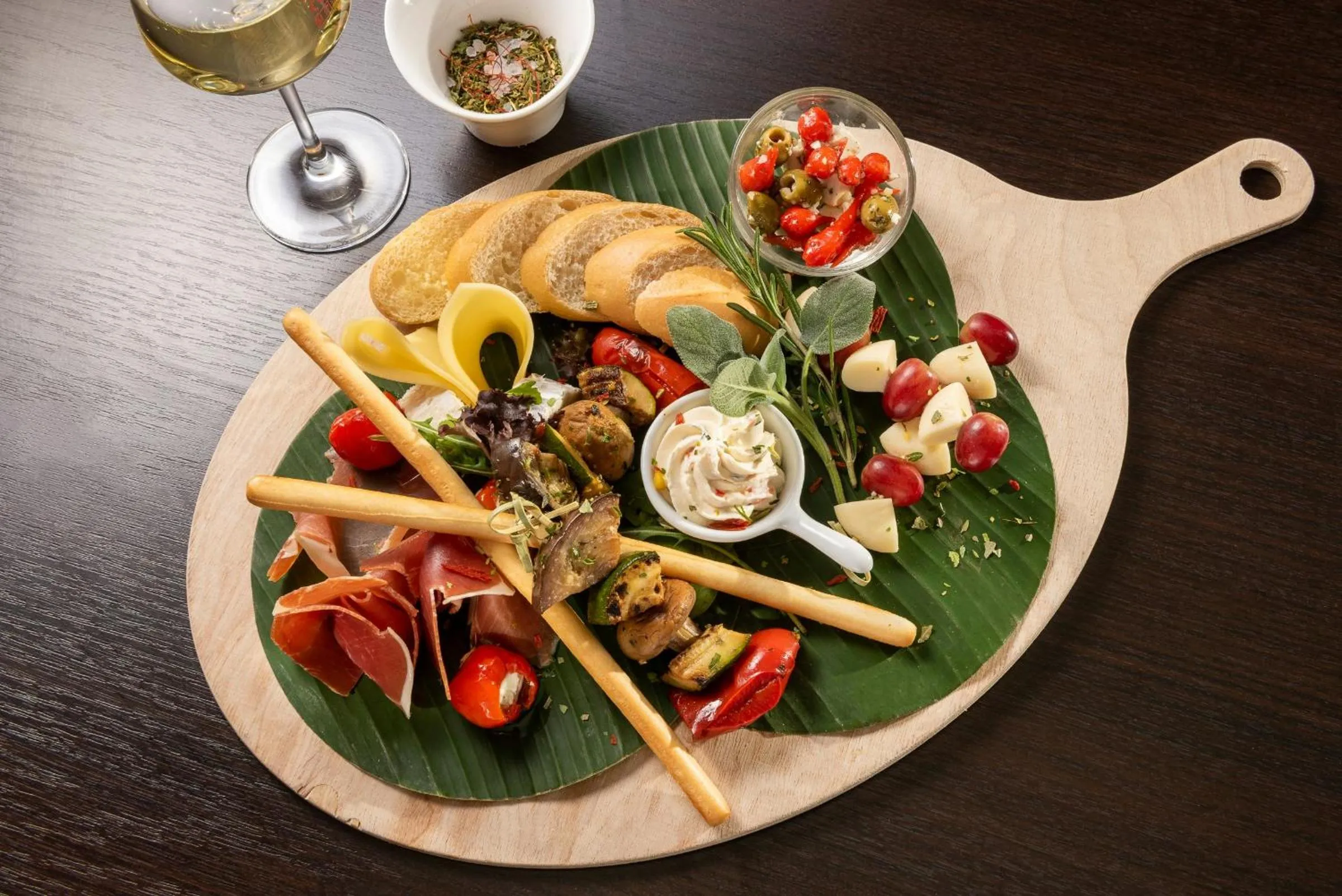 Restaurant/places to eat in Leonardo Hotel Köln Bonn Airport