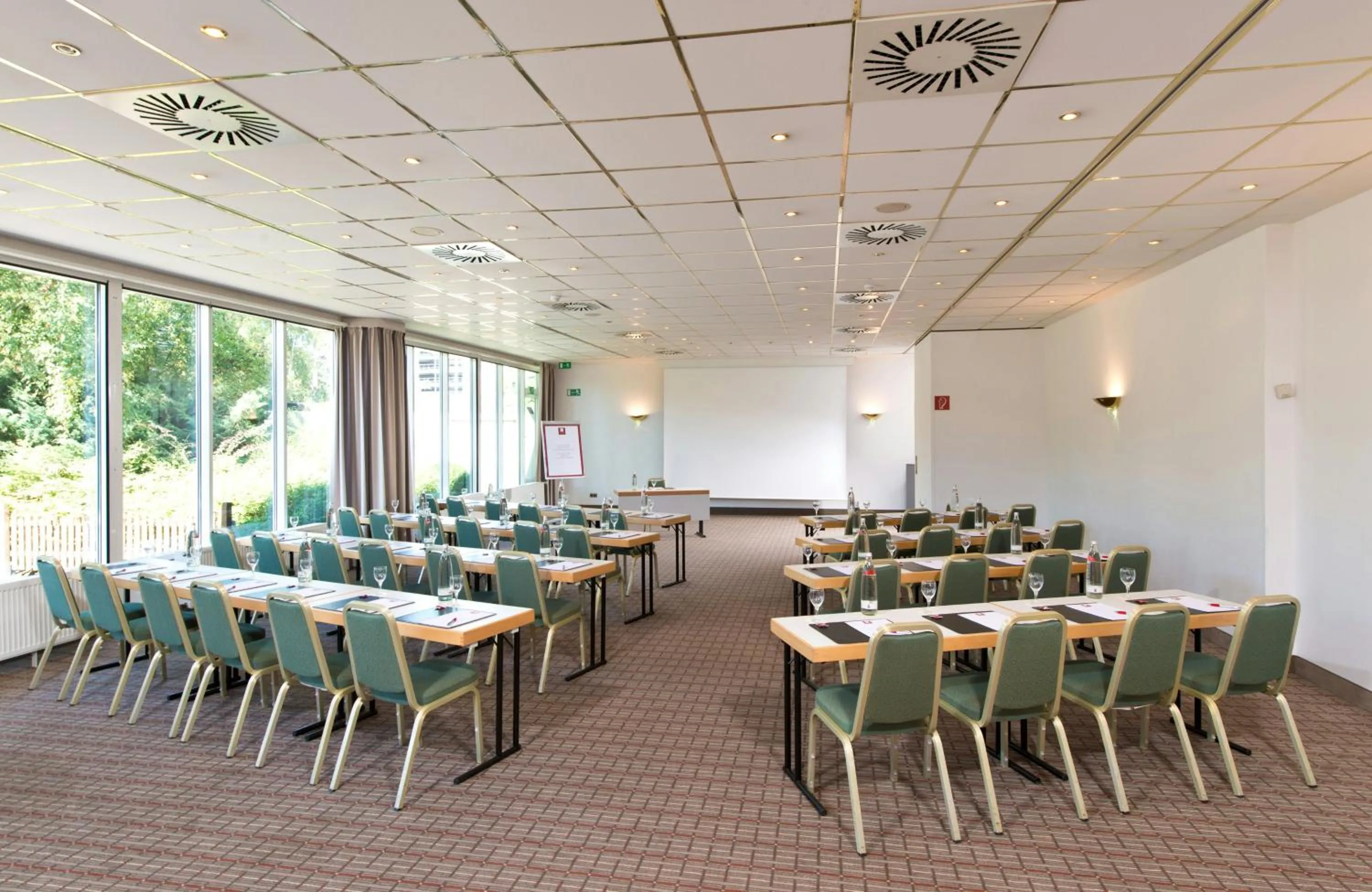 Meeting/conference room in Leonardo Hotel Köln Bonn Airport