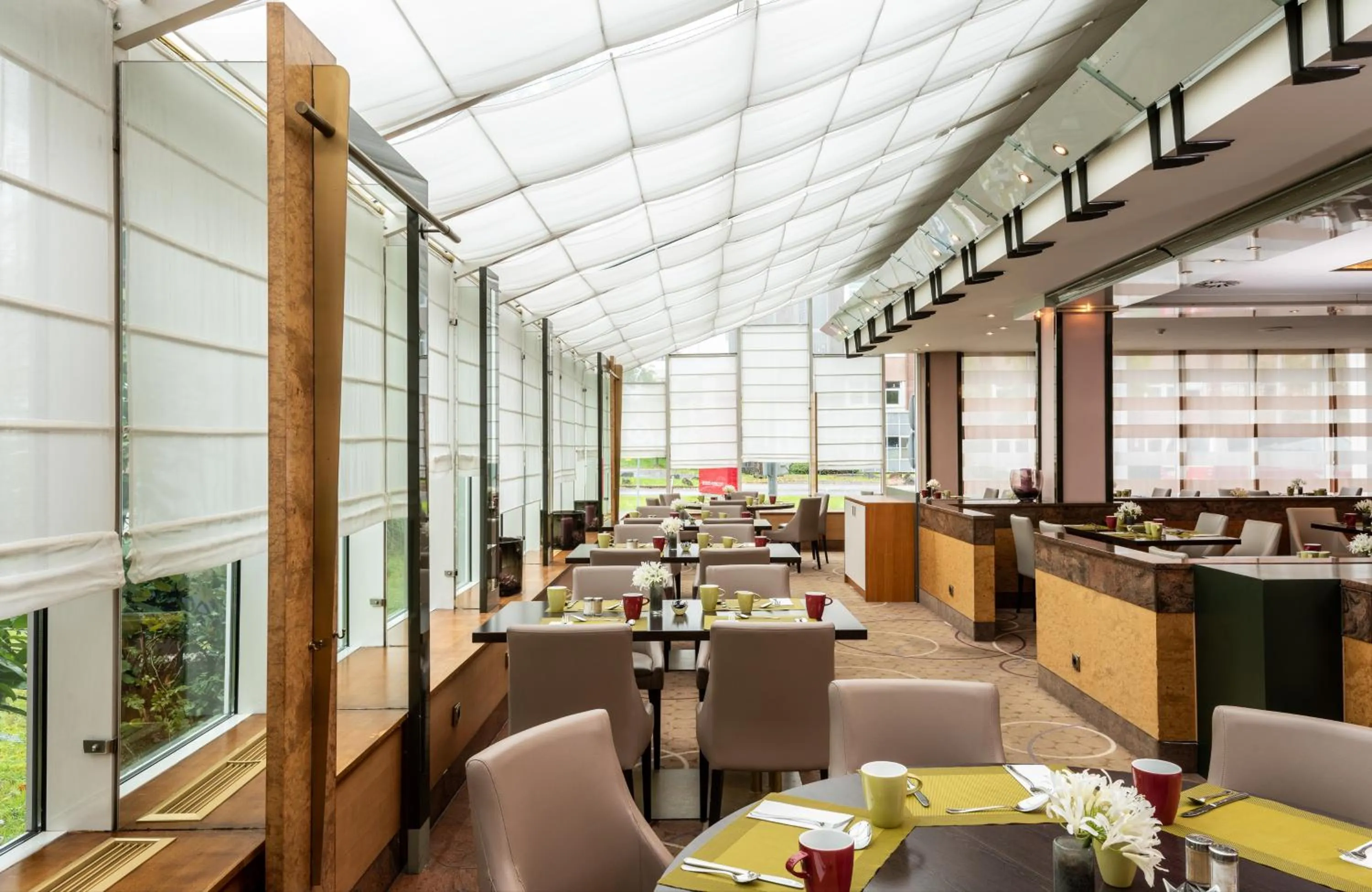 Restaurant/places to eat in Leonardo Hotel Köln Bonn Airport