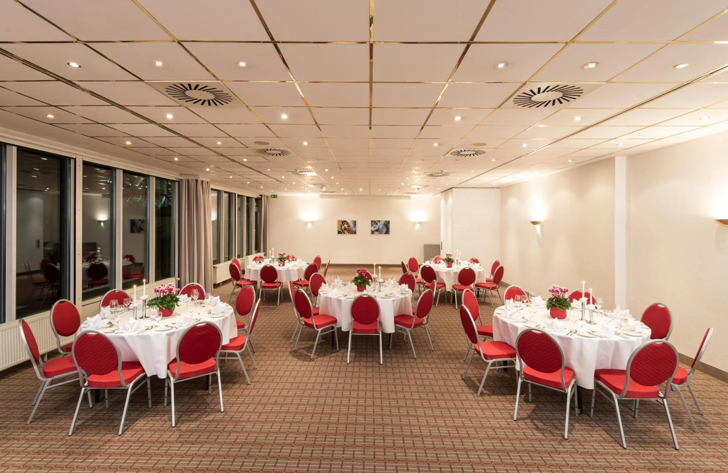 Meeting/conference room in Leonardo Hotel Köln Bonn Airport