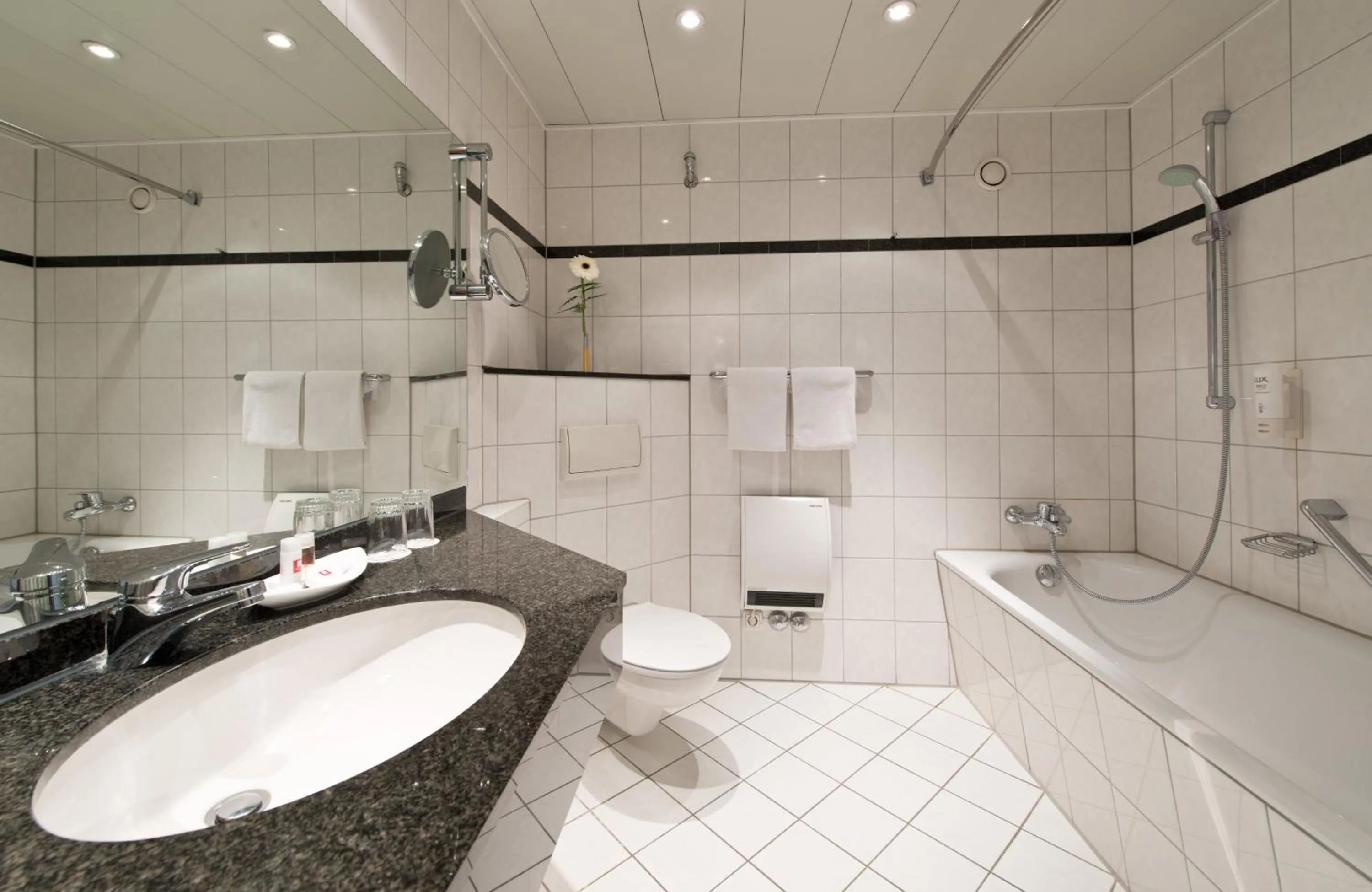 Bathroom in Leonardo Hotel Köln Bonn Airport