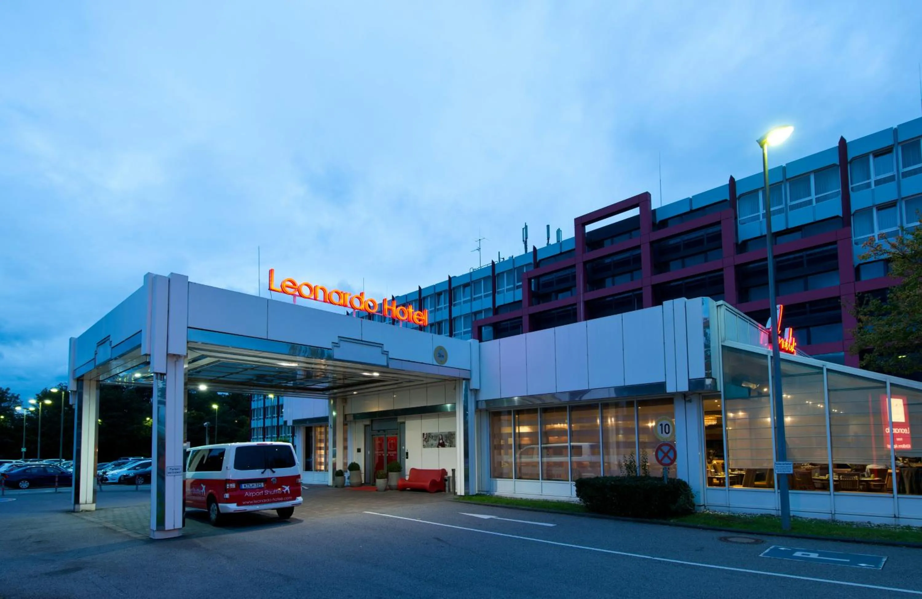 Property building in Leonardo Hotel Köln Bonn Airport