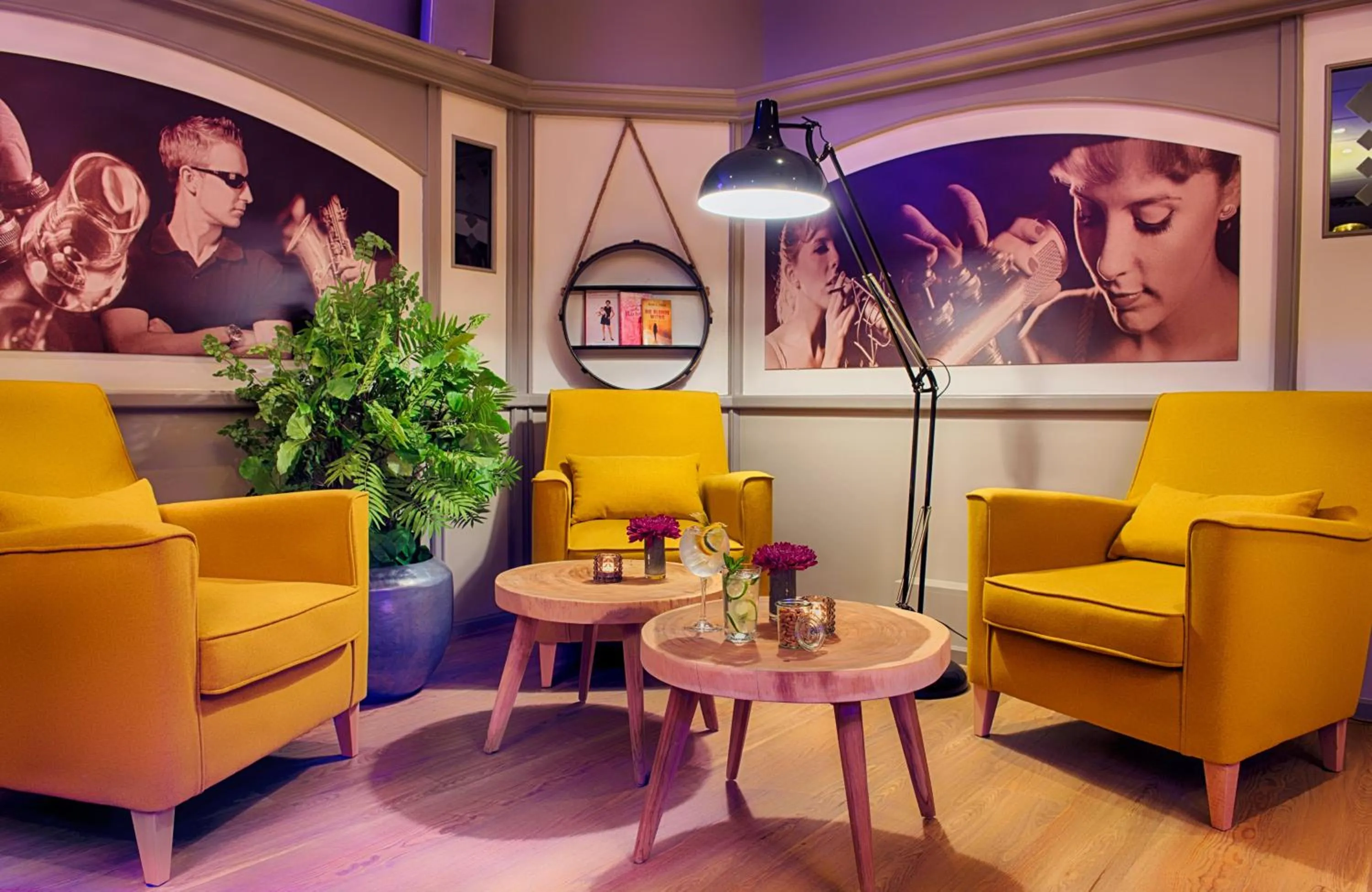 Lounge or bar in Leonardo Hotel Mannheim City Center