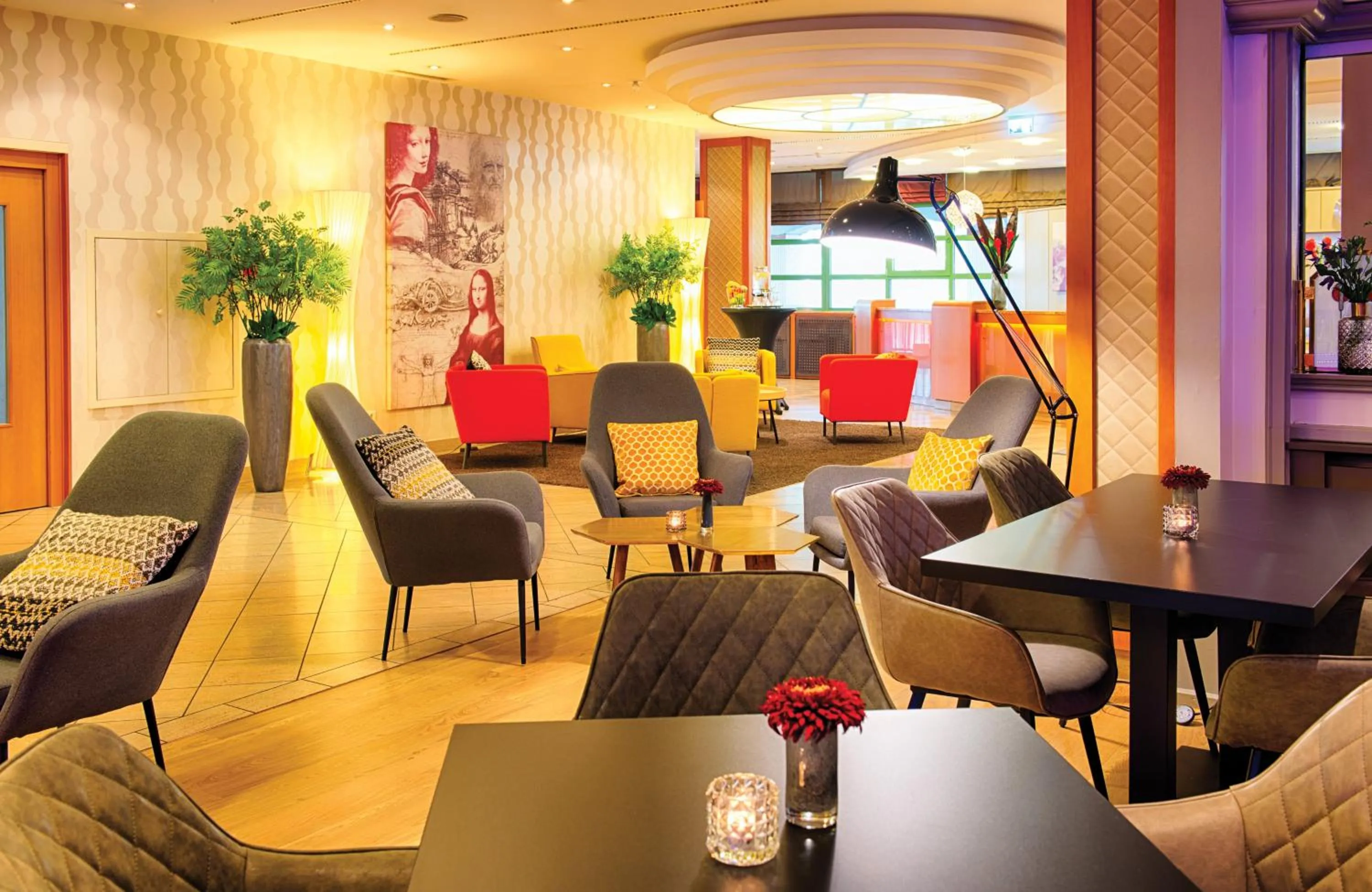 Lounge or bar in Leonardo Hotel Mannheim City Center
