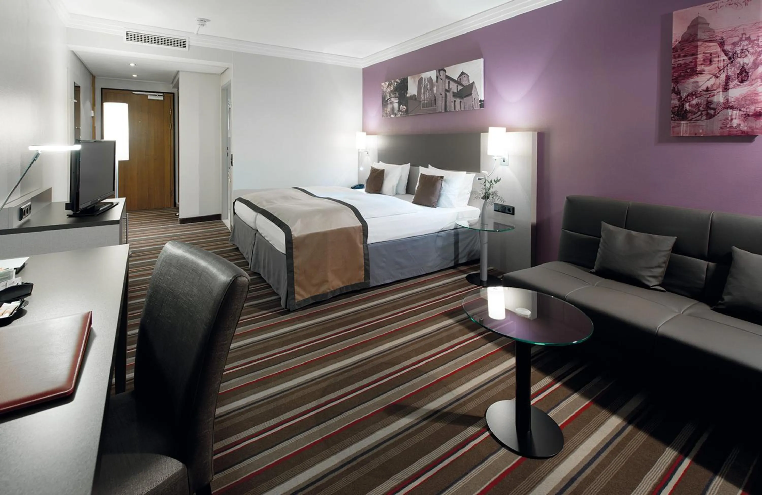 Bedroom, Bed in Leonardo Hotel Mönchengladbach