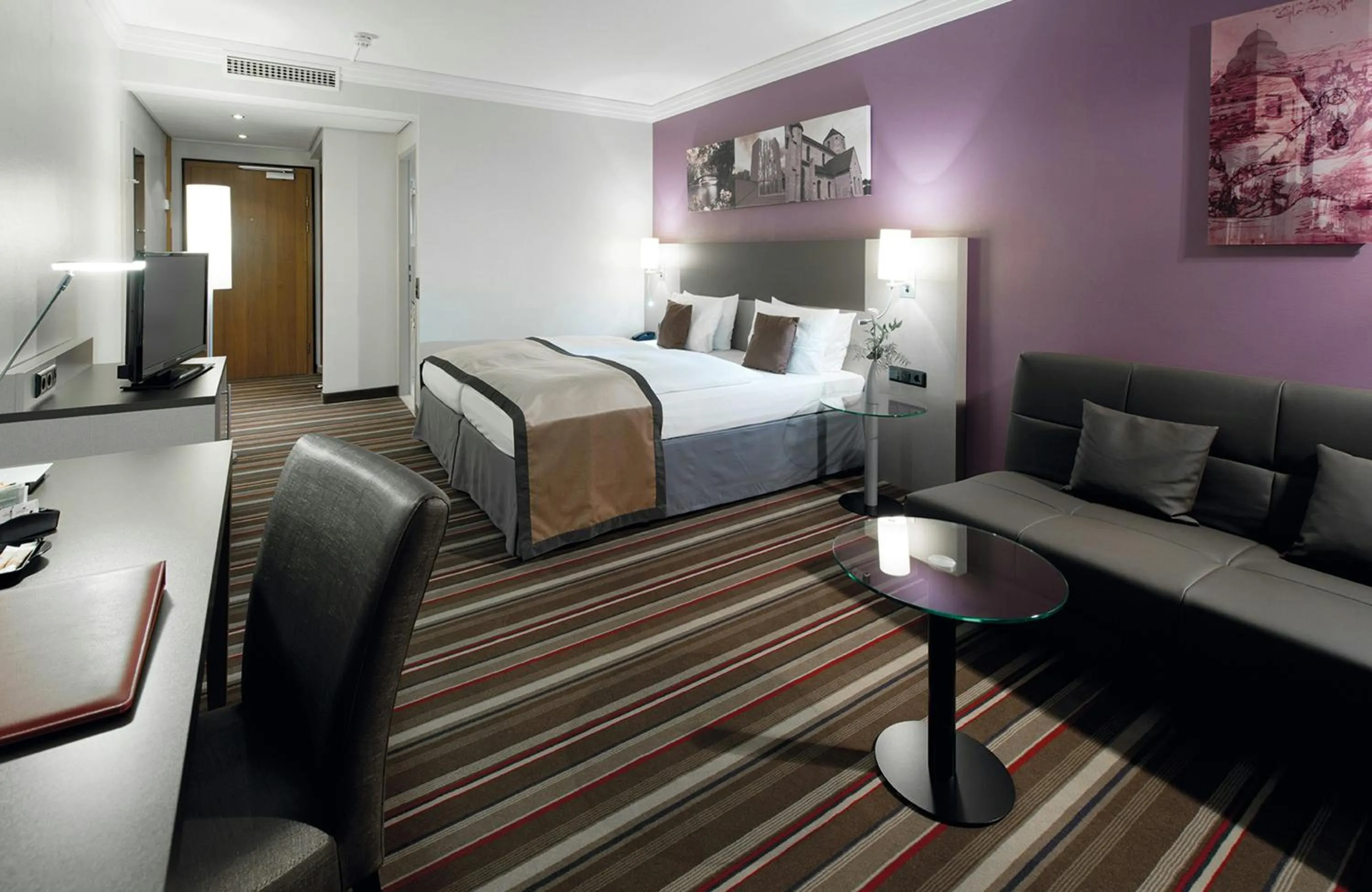 Bedroom, Bed in Leonardo Hotel Mönchengladbach