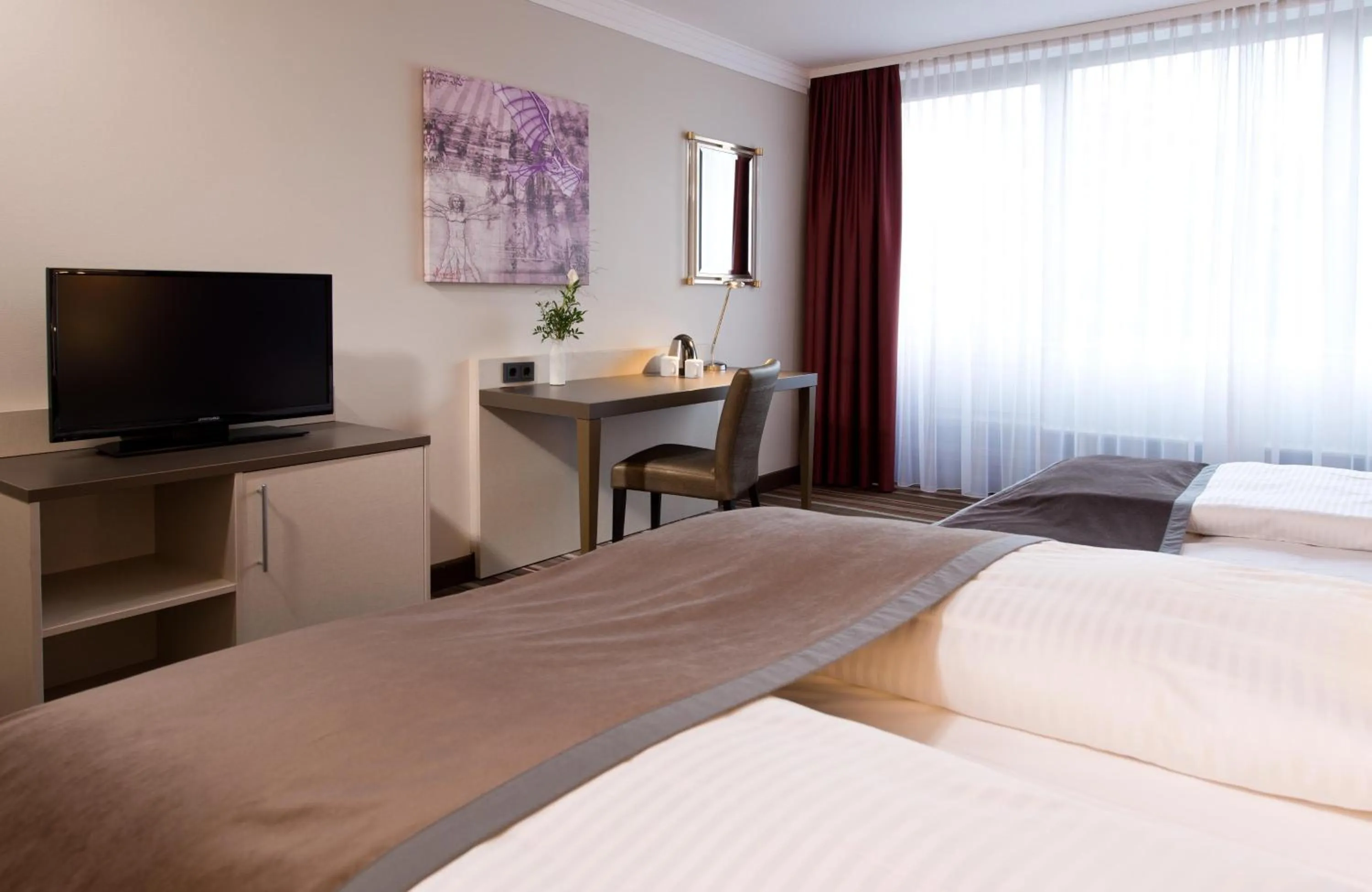 Bedroom, Bed in Leonardo Hotel Mönchengladbach