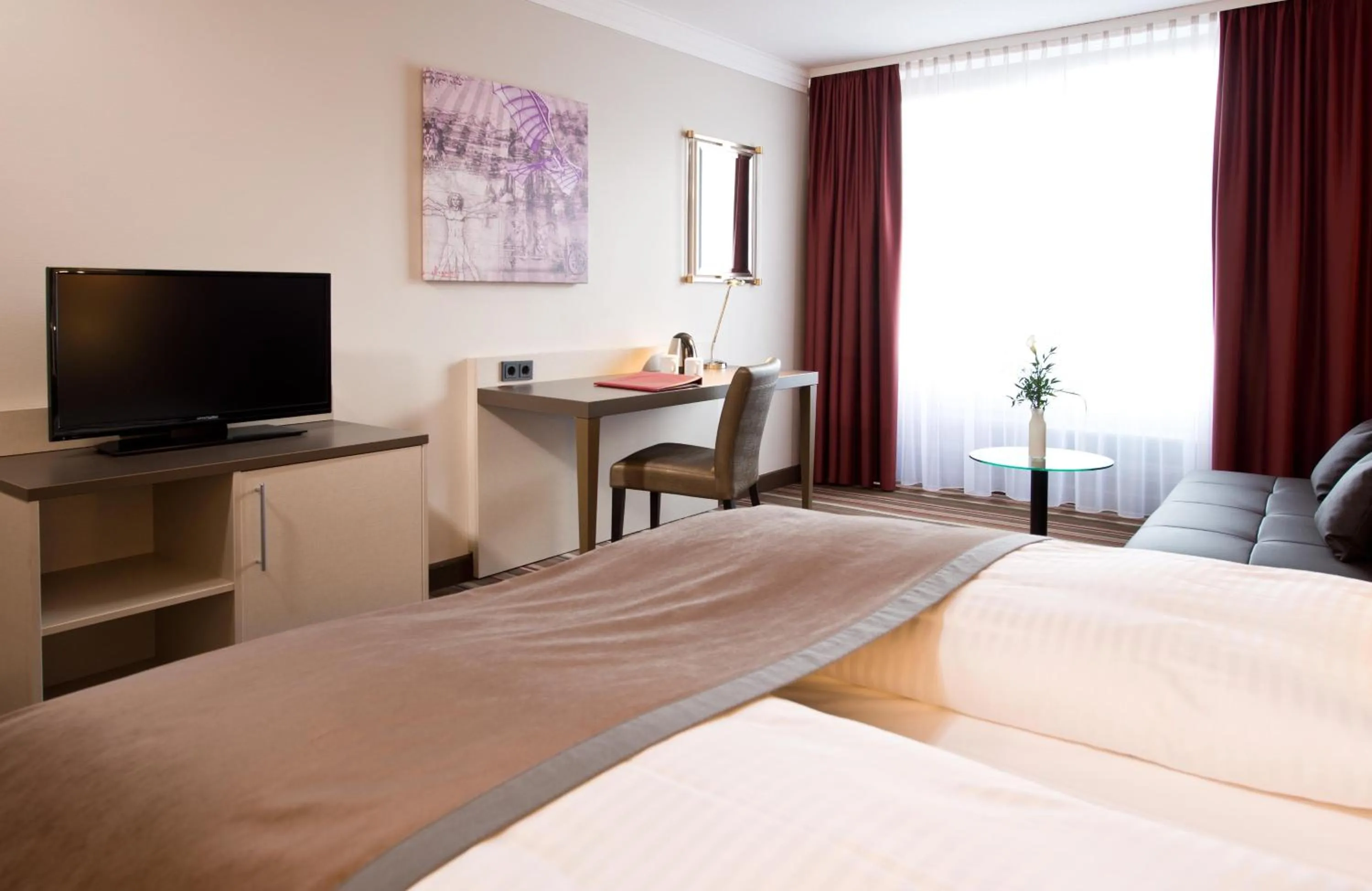 Bedroom, Bed in Leonardo Hotel Mönchengladbach