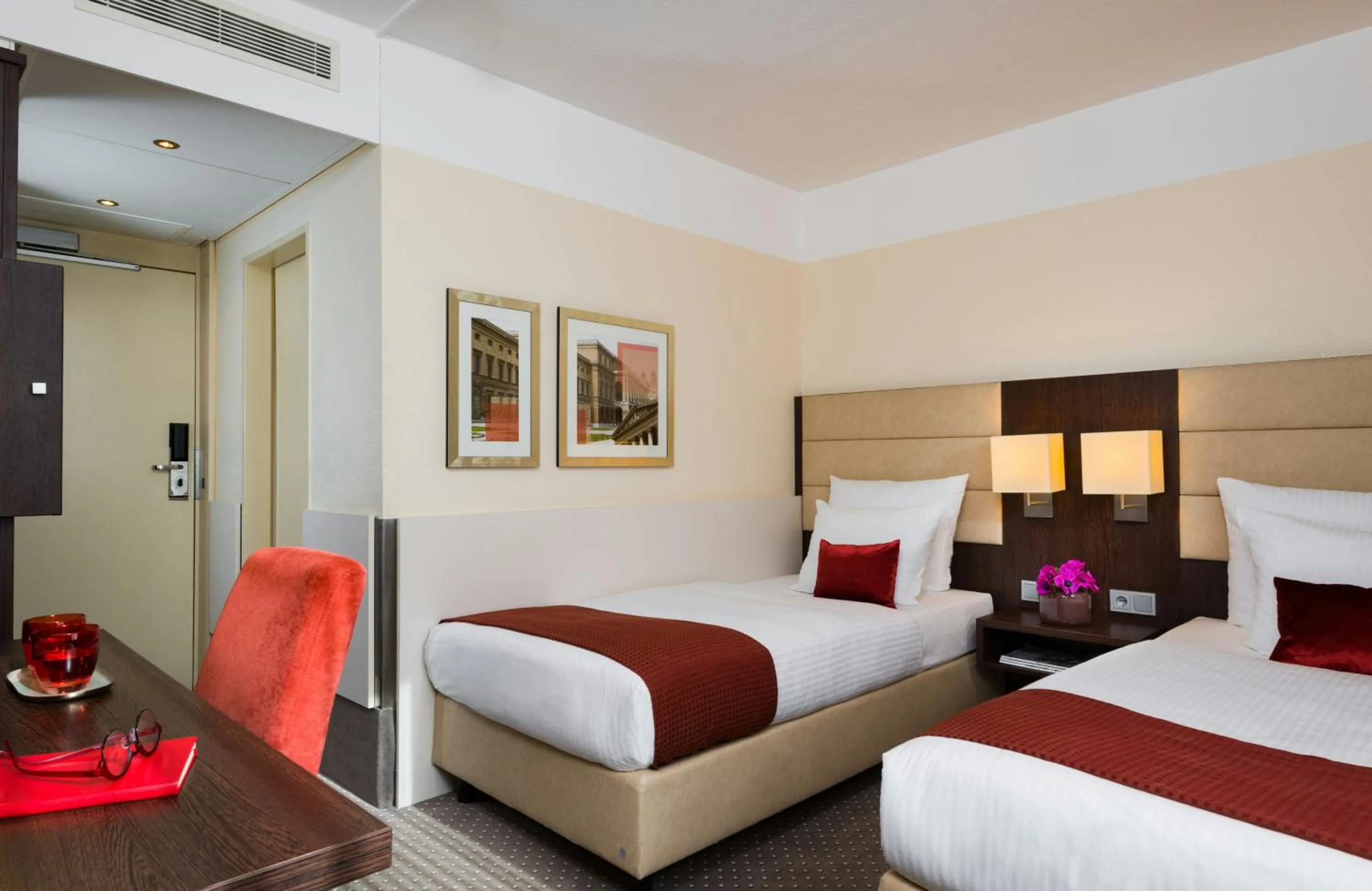 Photo of the whole room, Bed in Leonardo Hotel Munich Arabellapark