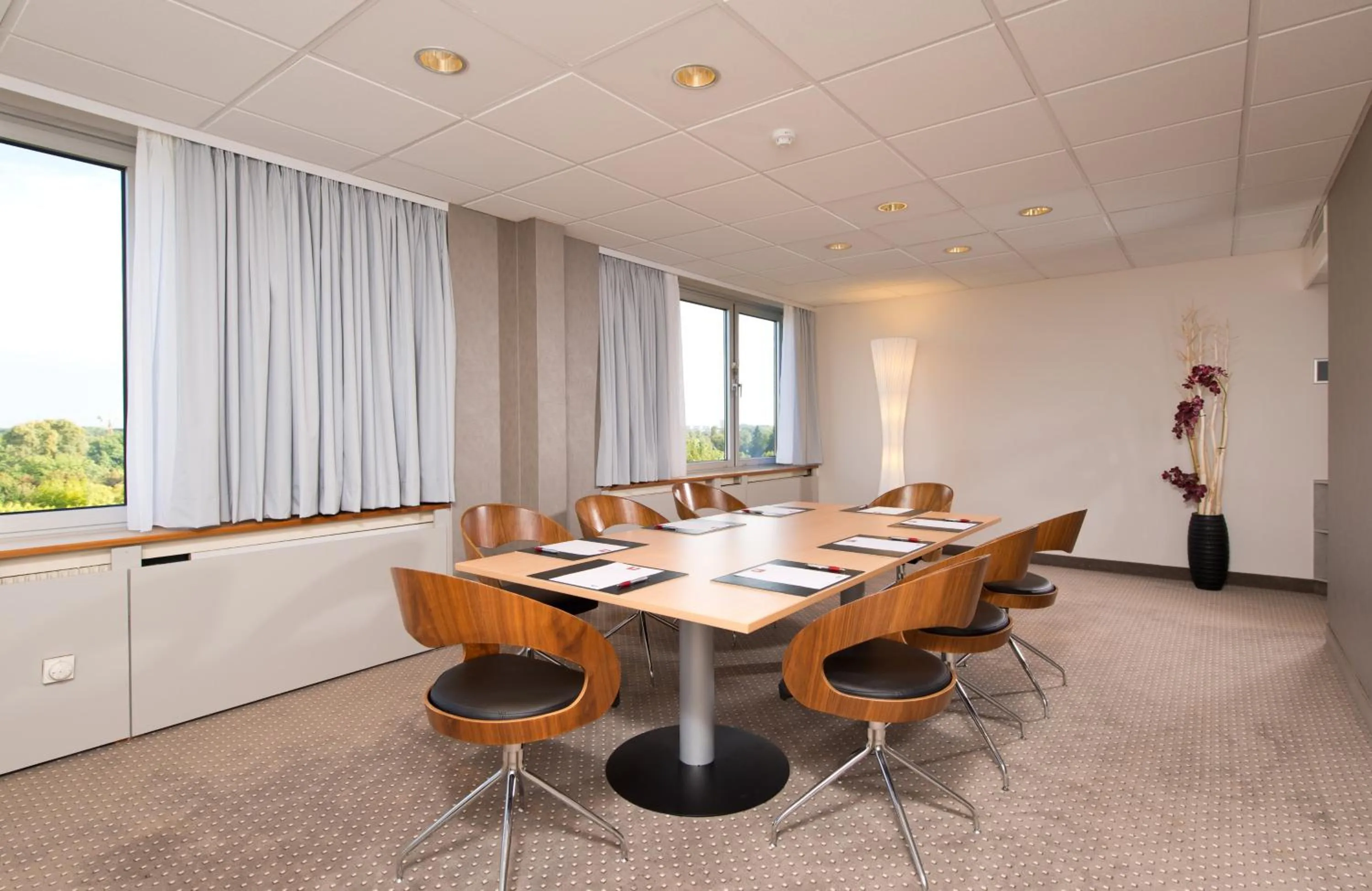 Meeting/conference room in Leonardo Hotel Munich Arabellapark