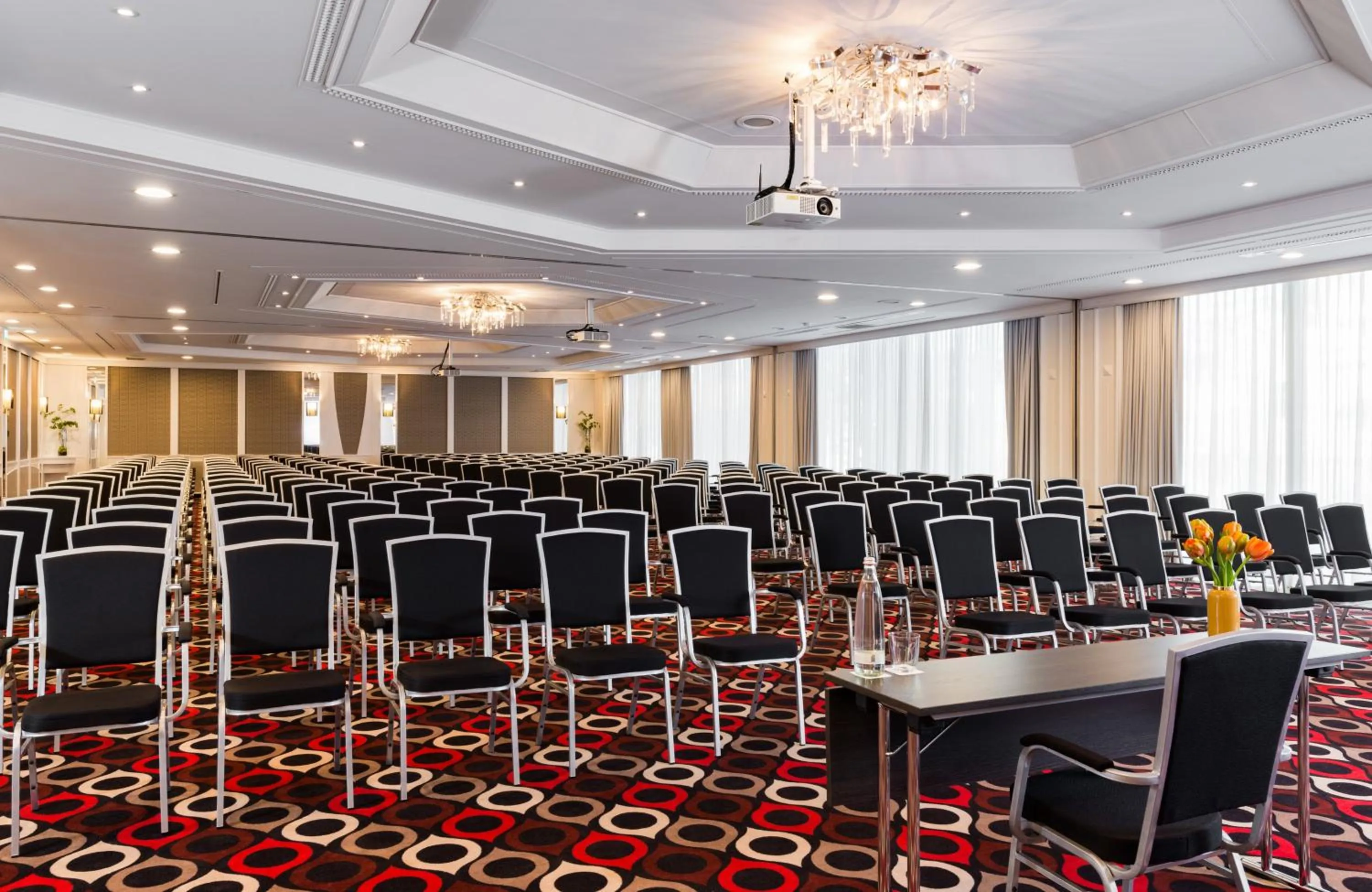 Meeting/conference room in Leonardo Hotel Munich Arabellapark