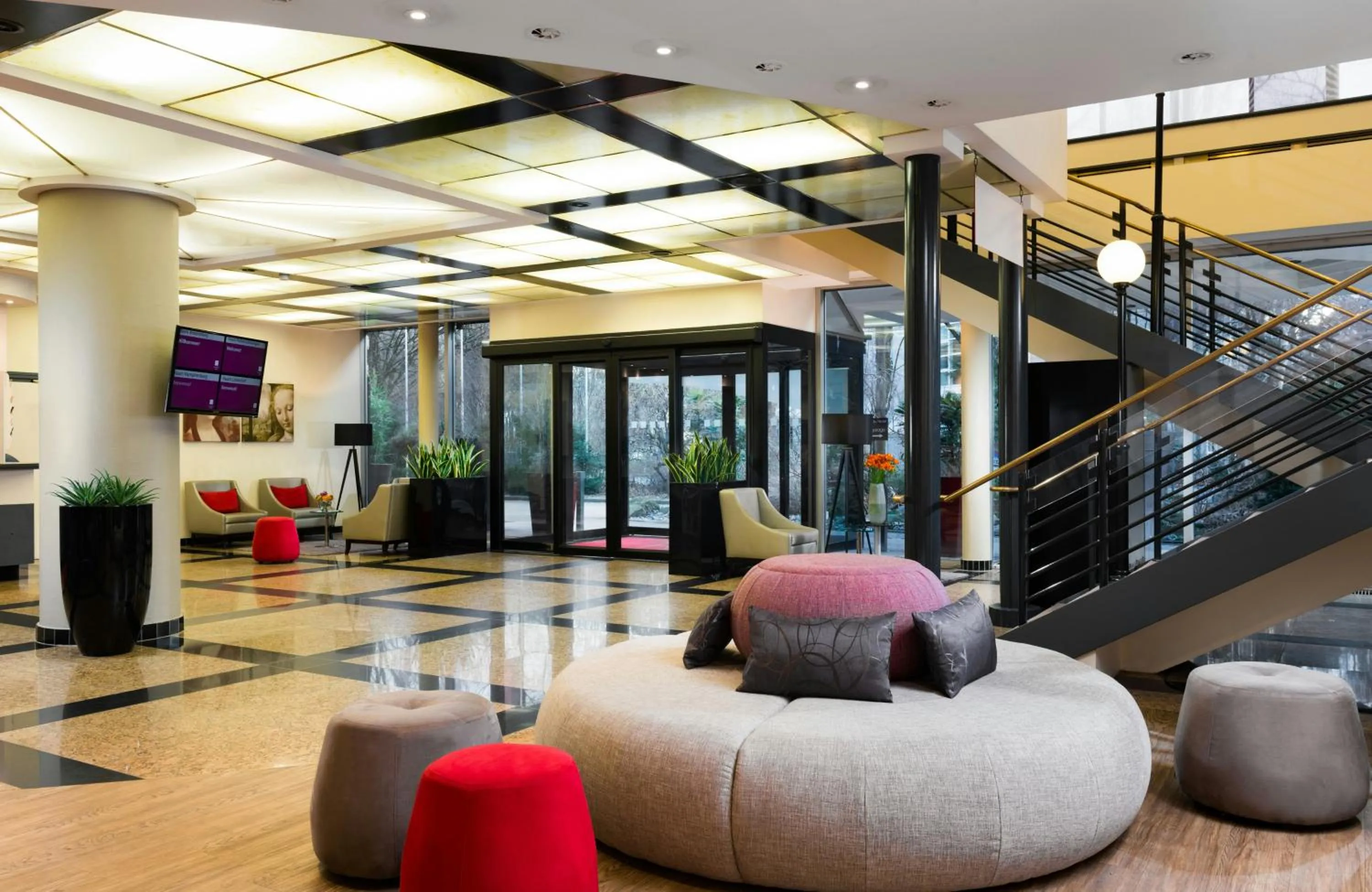 Lobby or reception in Leonardo Hotel Munich Arabellapark
