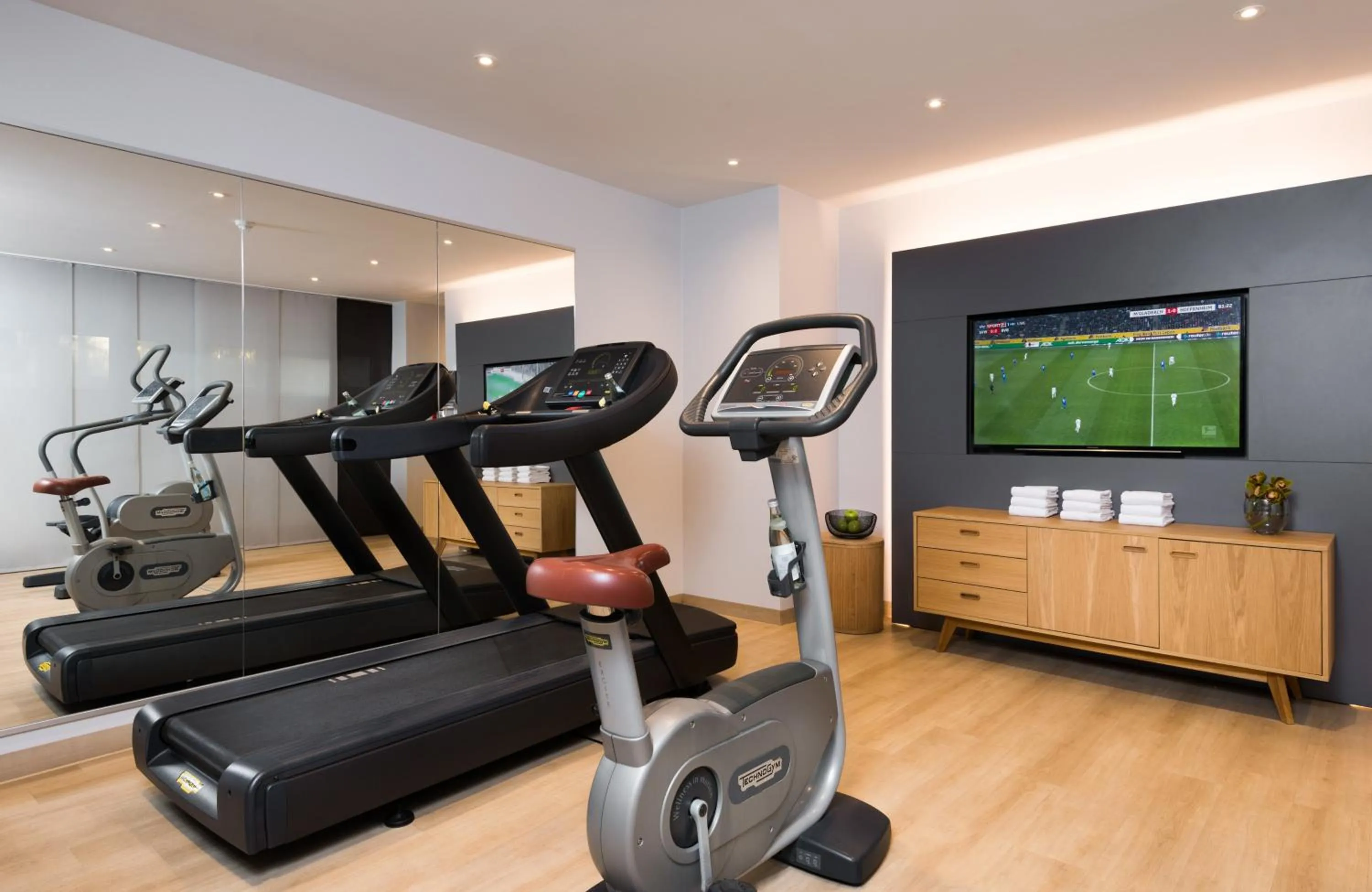 Fitness centre/facilities in Leonardo Hotel Munich Arabellapark