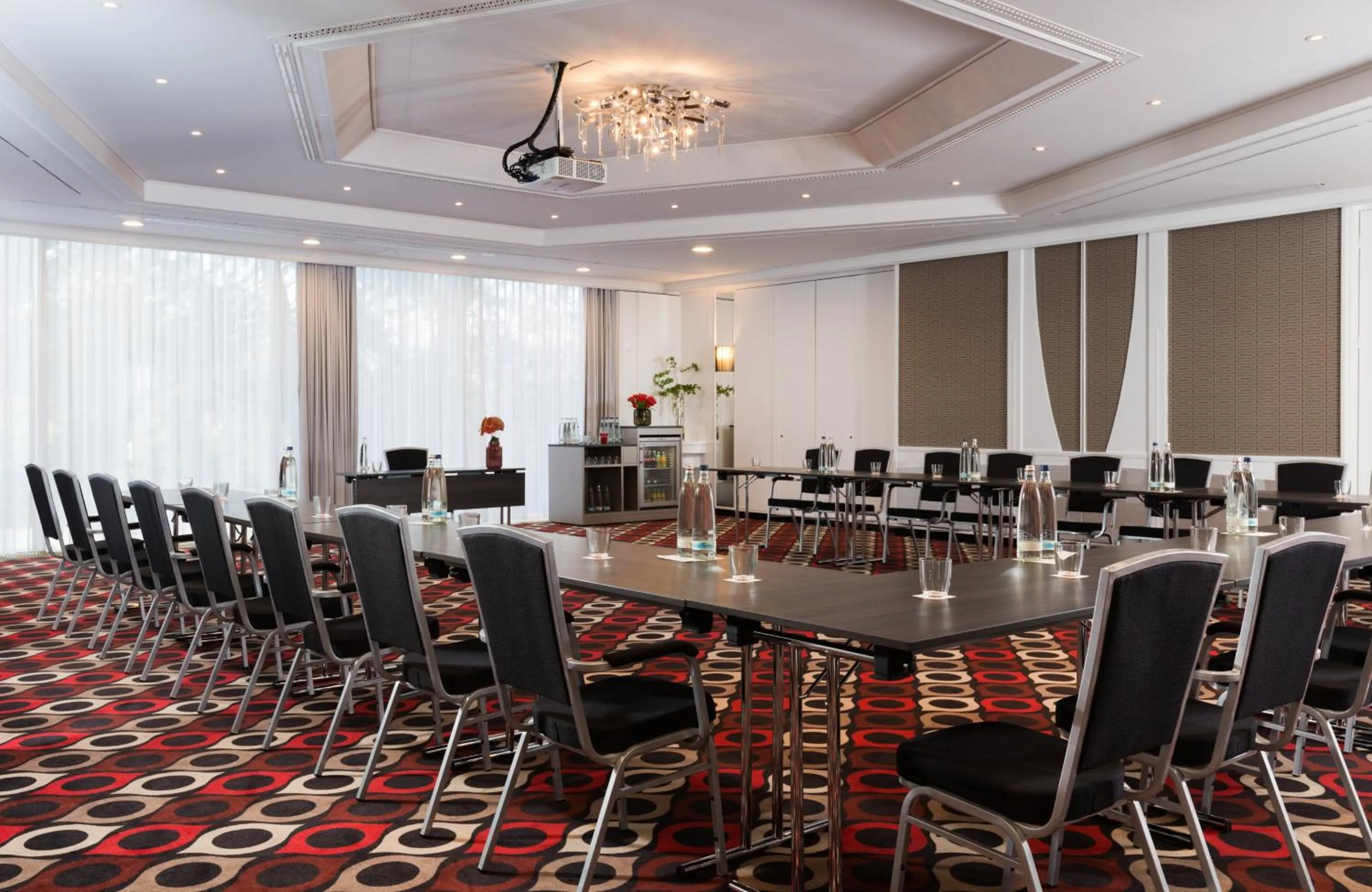 Meeting/conference room in Leonardo Hotel Munich Arabellapark