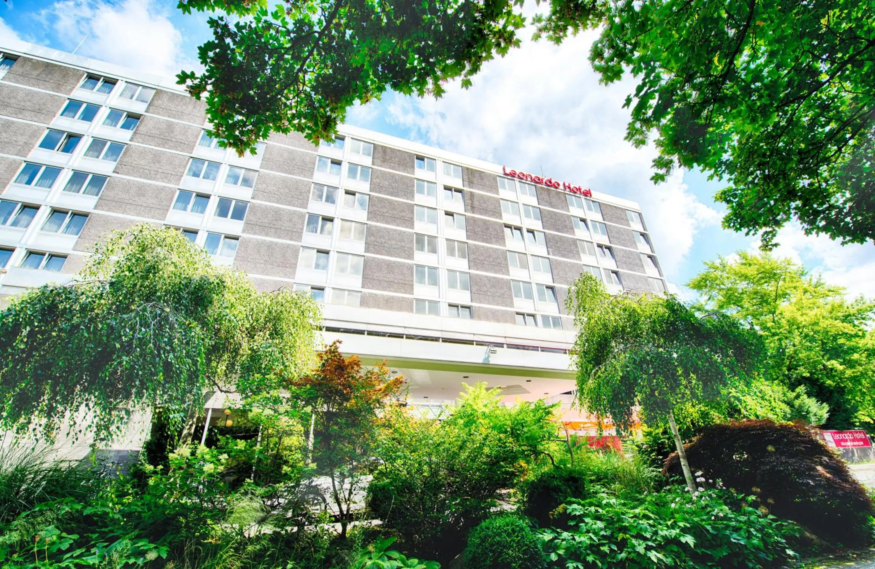 Property building in Leonardo Hotel Munich Arabellapark