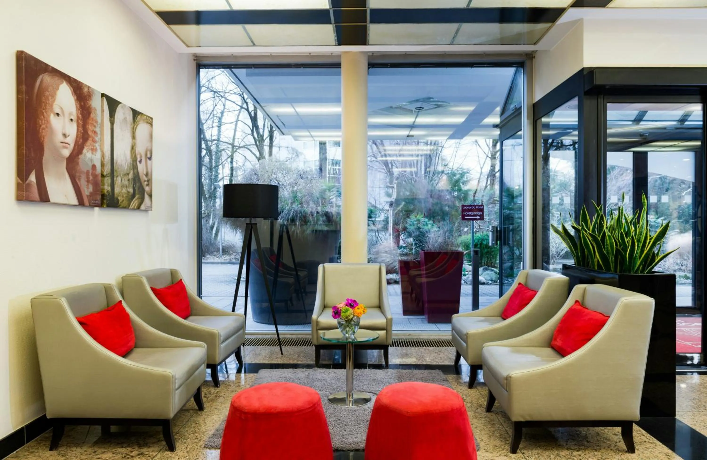 Lobby or reception in Leonardo Hotel Munich Arabellapark