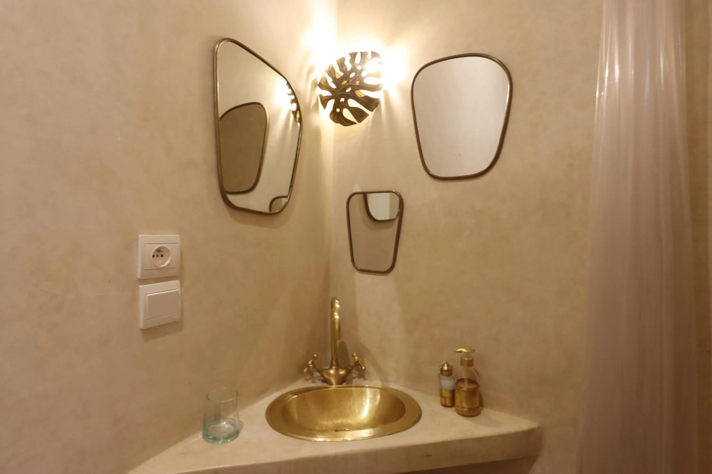 Bathroom in Riad NaaNaa Bed & Breakfast