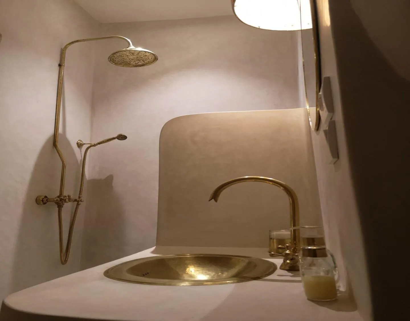 Shower in Riad NaaNaa Bed & Breakfast