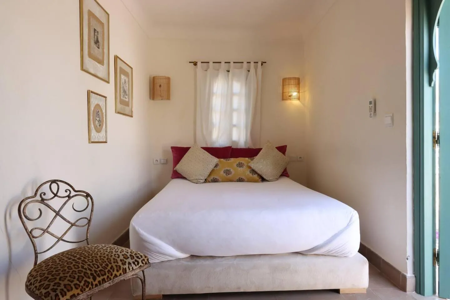 Bed in Riad NaaNaa Bed & Breakfast