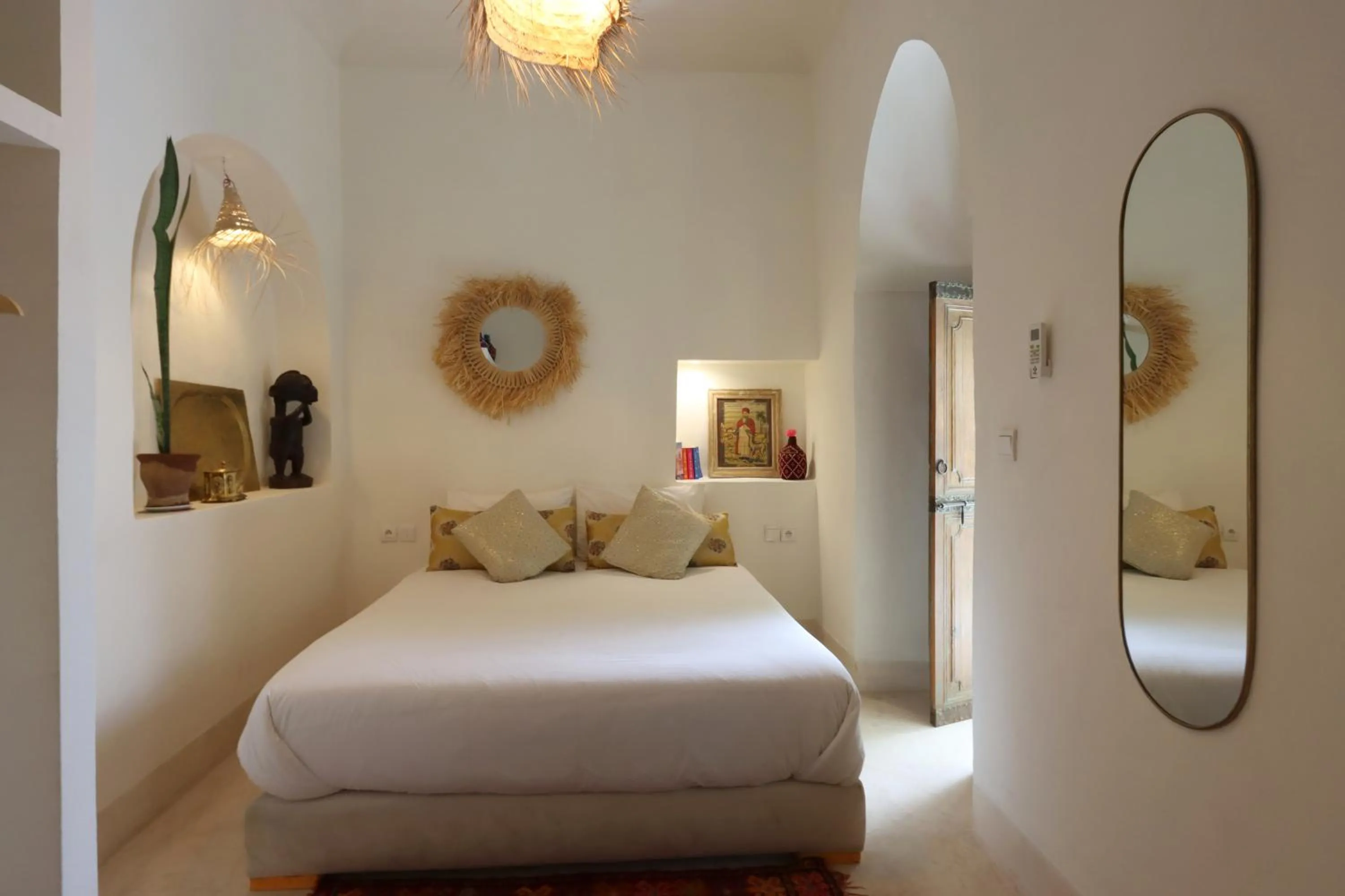 Bed in Riad NaaNaa Bed & Breakfast